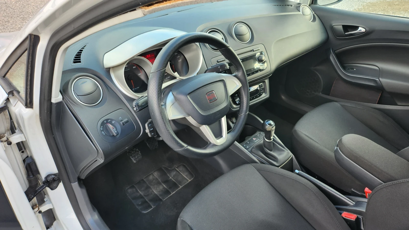 Seat Ibiza 1.9 TDI 105 КОНЯ, снимка 14 - Автомобили и джипове - 54295753