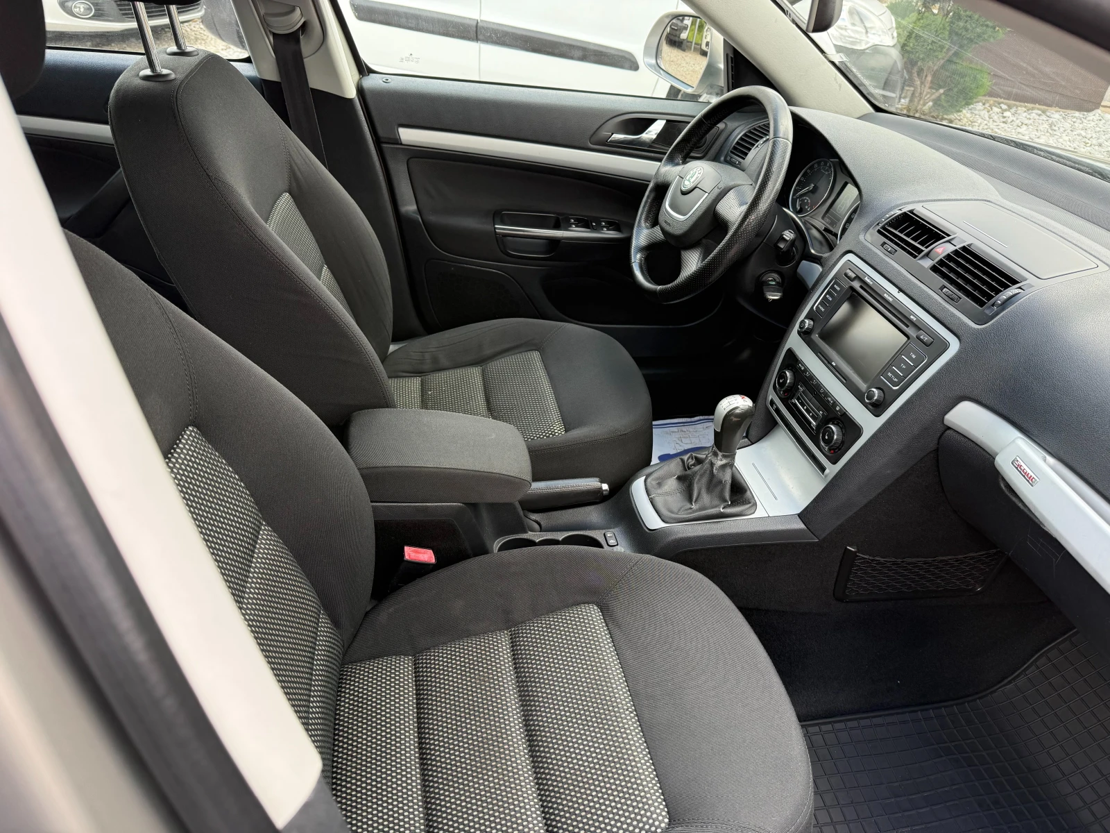 Skoda Octavia 2.0TDI 140кс SCOUT  ! ! КЛИМАТРОНИК, снимка 10 - Автомобили и джипове - 54424739