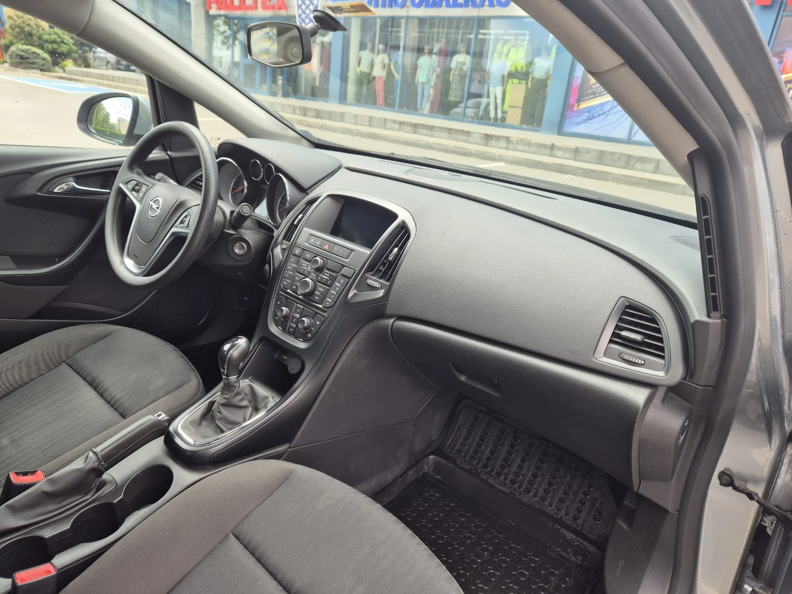 Opel Astra J 1.6 LPG от България, снимка 14 - Автомобили и джипове - 54673608
