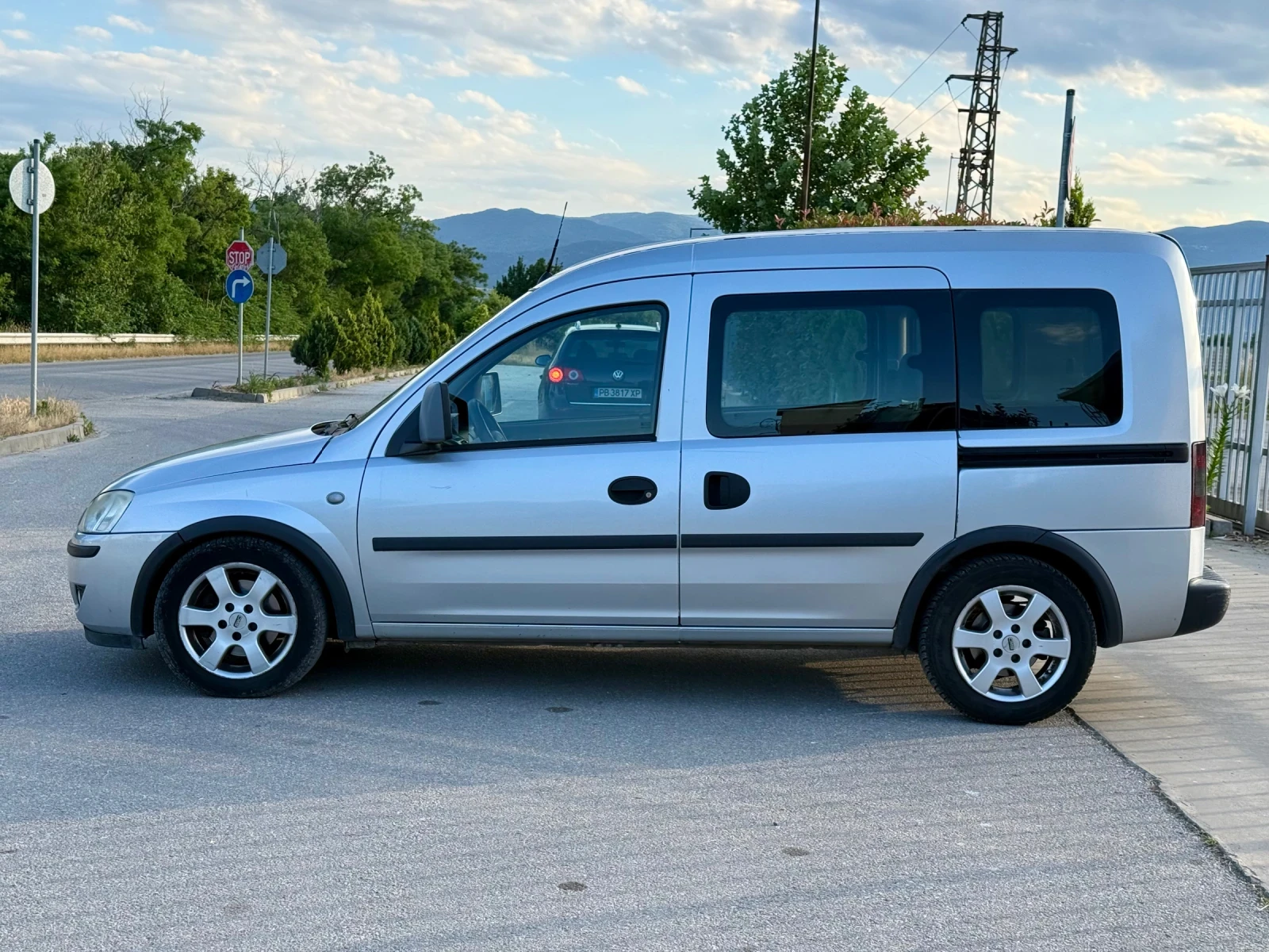 Opel Combo 1.7CDTI/ КЛИМАТИК/ ТЕГЛИЧ/ обслужено , снимка 2 - Автомобили и джипове - 54973488