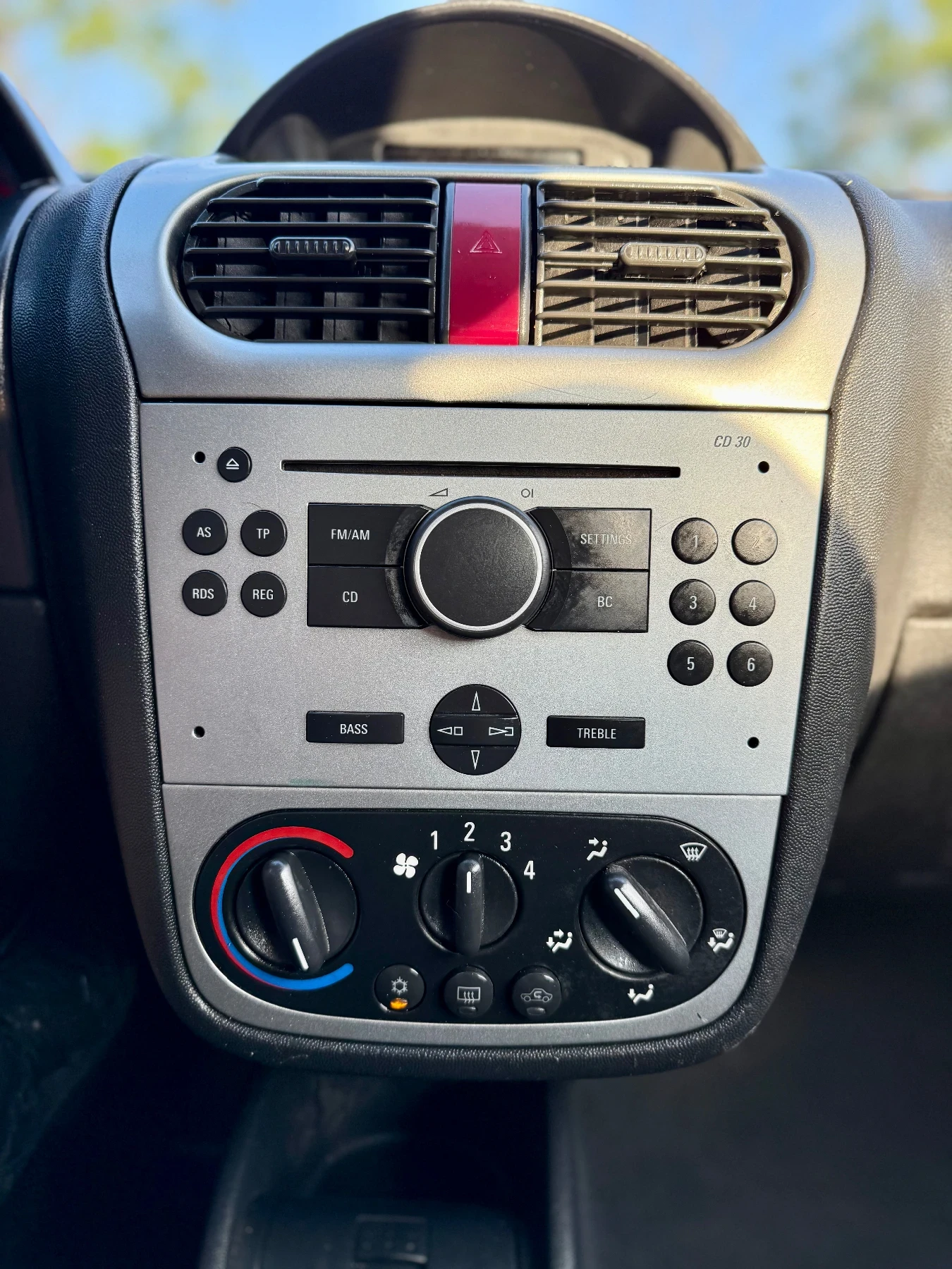 Opel Combo 1.7CDTI/ КЛИМАТИК/ ТЕГЛИЧ/ обслужено , снимка 9 - Автомобили и джипове - 54973488