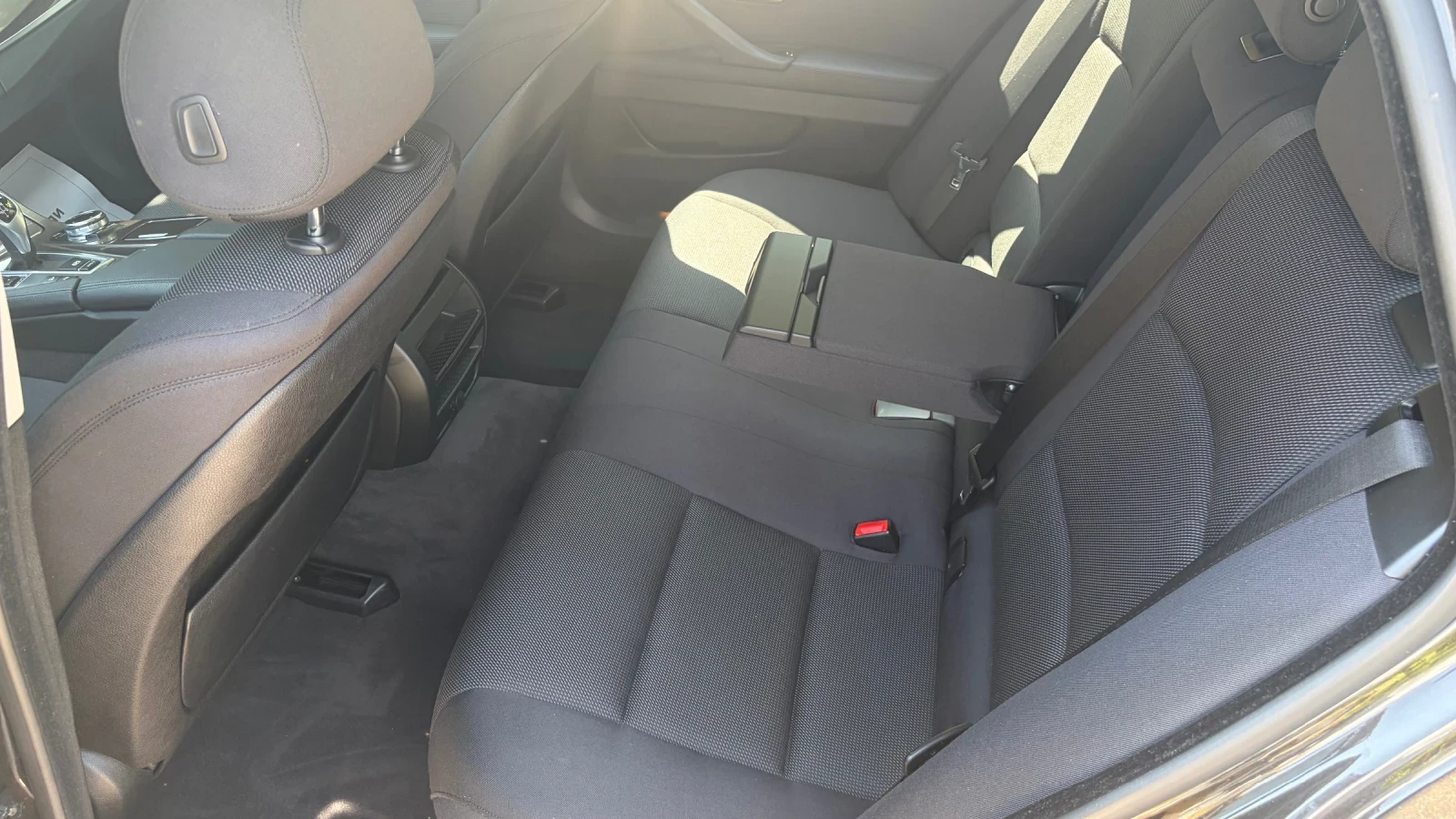 BMW 530 X-drive 3.0D-258k.c. /Панорама, Автомат/, снимка 15 - Автомобили и джипове - 55100037
