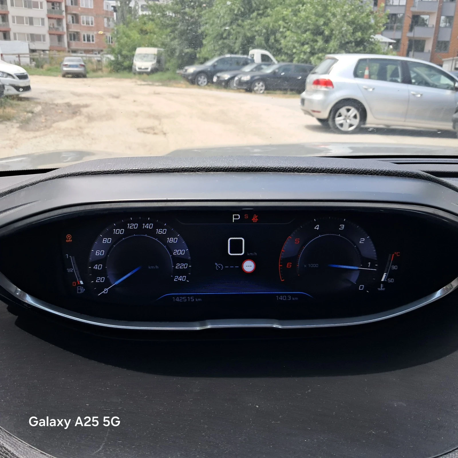Peugeot 3008 15 нави автомат, снимка 10 - Автомобили и джипове - 55150418