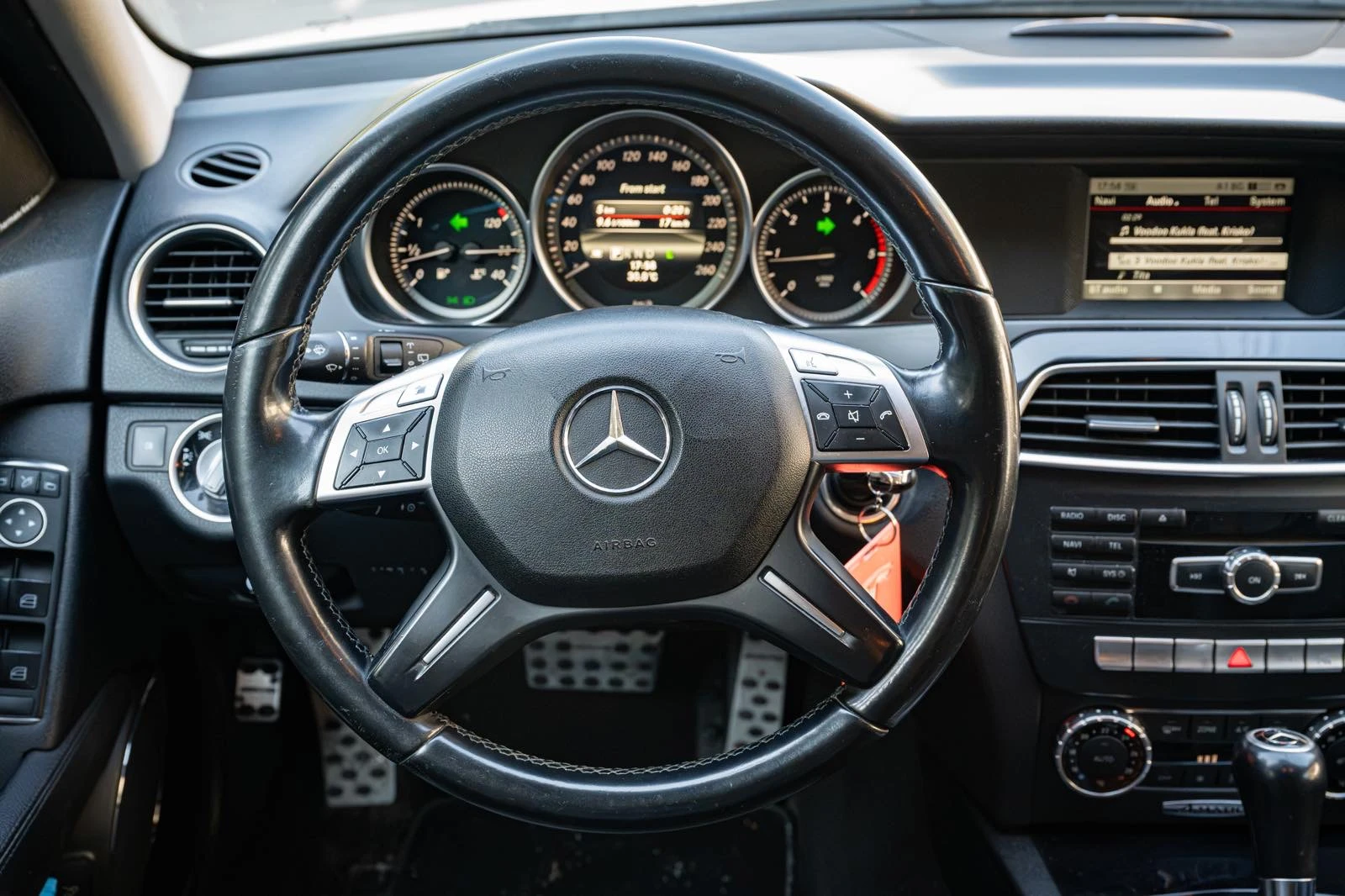 Mercedes-Benz C 250 4 MATIC, снимка 4 - Автомобили и джипове - 55515771