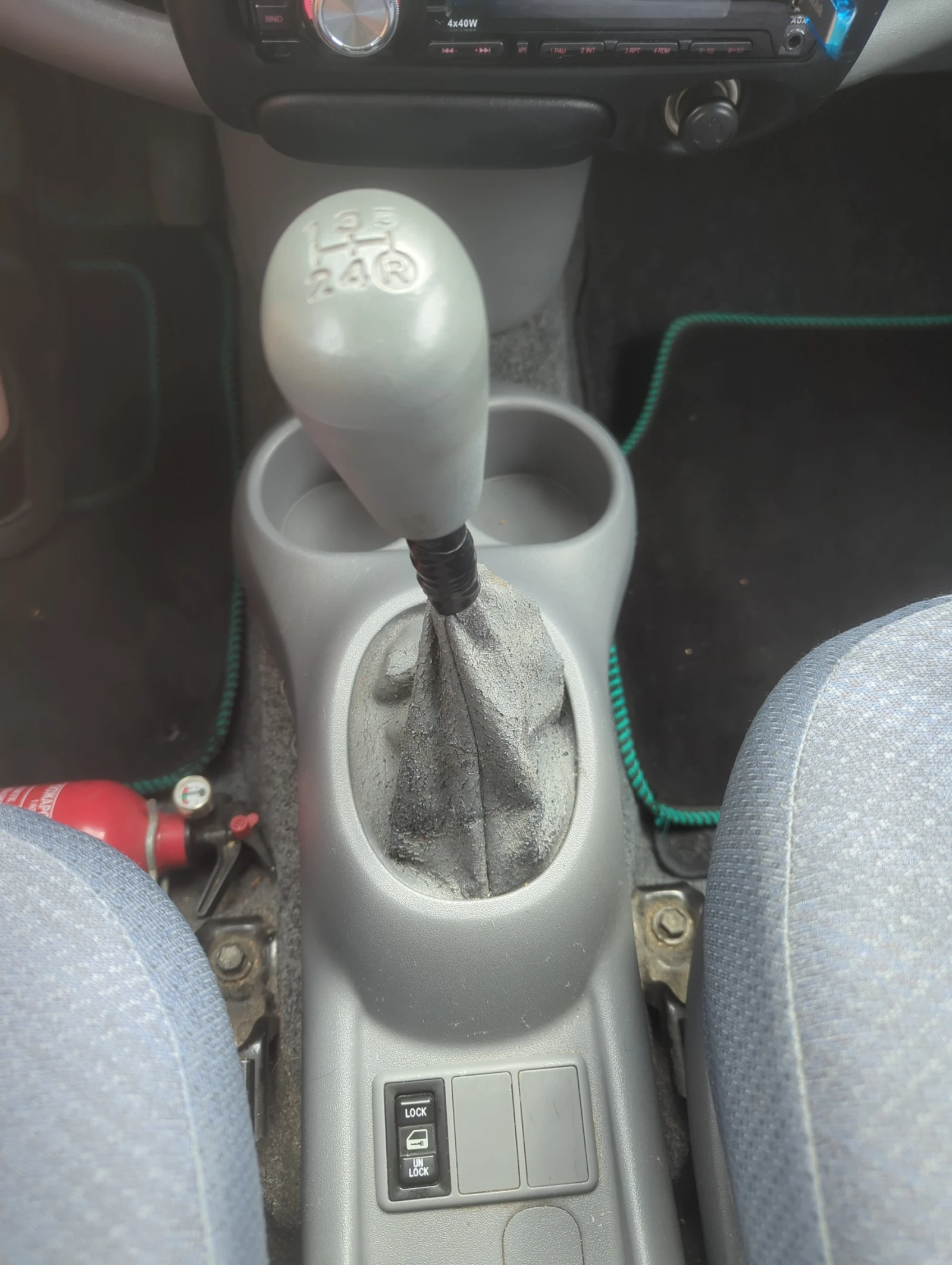 Toyota Yaris verso, снимка 17 - Автомобили и джипове - 55775396