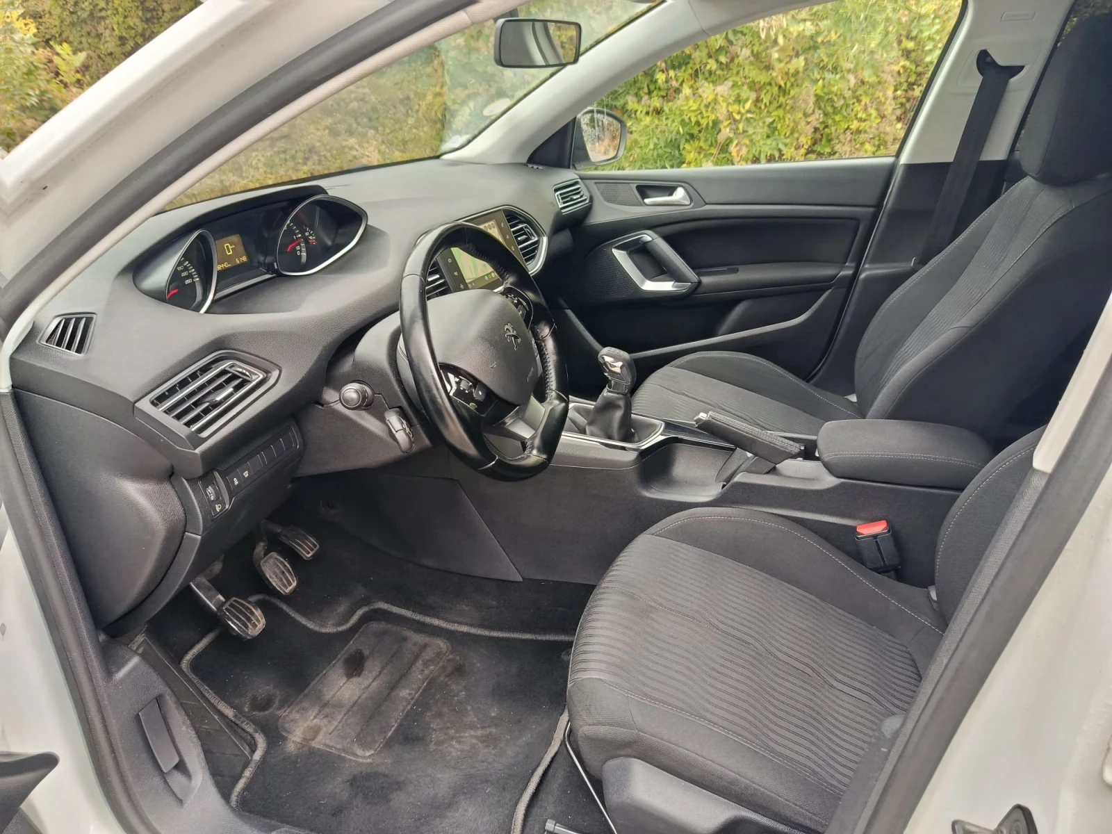 Peugeot 308 1.6 bluehdi, снимка 11 - Автомобили и джипове - 56233689