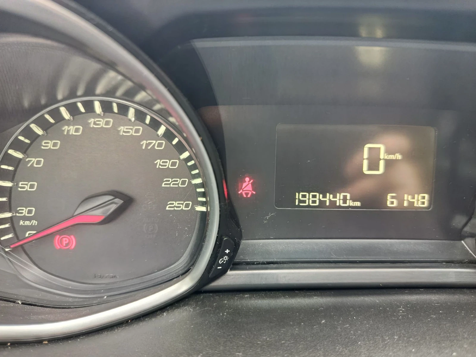 Peugeot 308 1.6 bluehdi, снимка 15 - Автомобили и джипове - 56233689