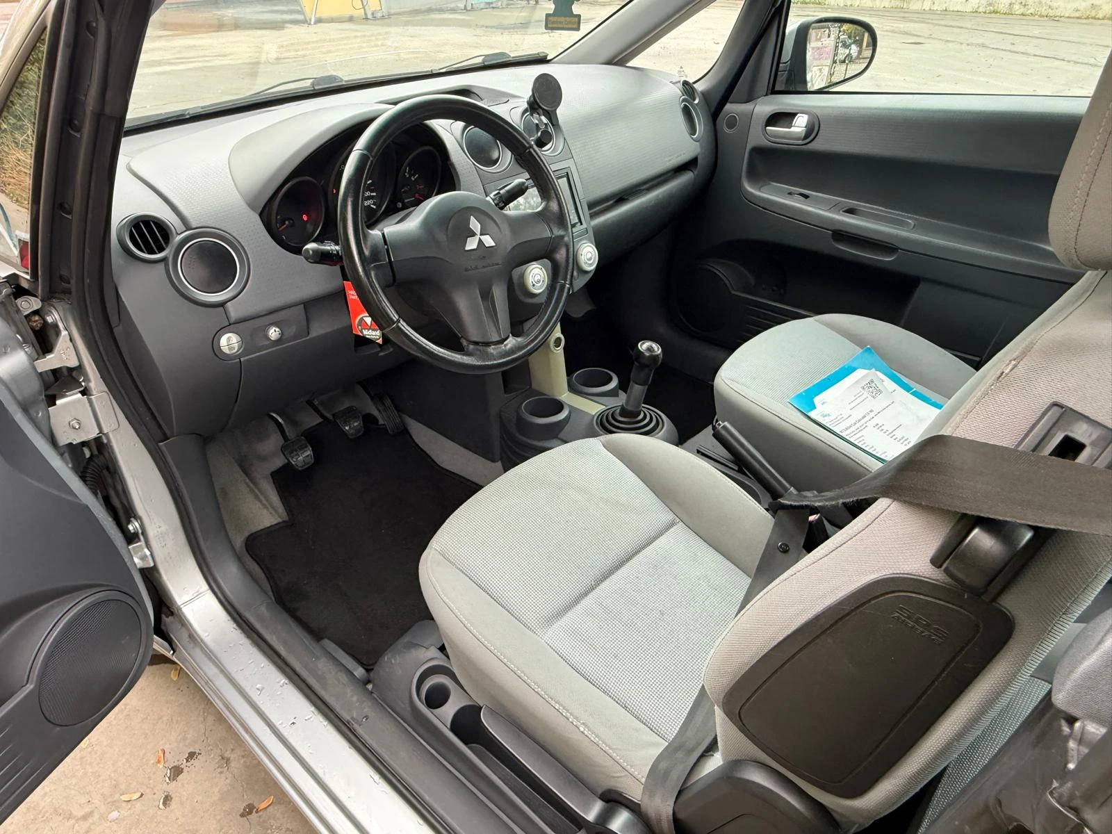 Mitsubishi Colt 1.5, снимка 6 - Автомобили и джипове - 56574870