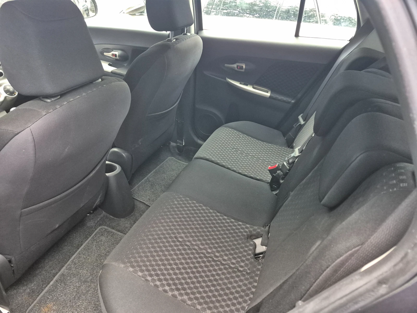 Toyota Urban Cruiser БЕНЗИН.6 СКОРОСТИ  - изображение 10