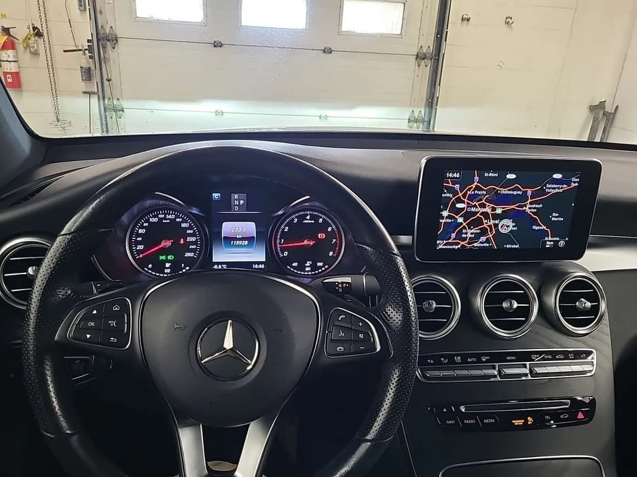 Mercedes-Benz GLC 300 4MATIC | PANO | KEYLESS | AMBIENT | ПОДГРЕВИ | , снимка 10 - Автомобили и джипове - 53759890