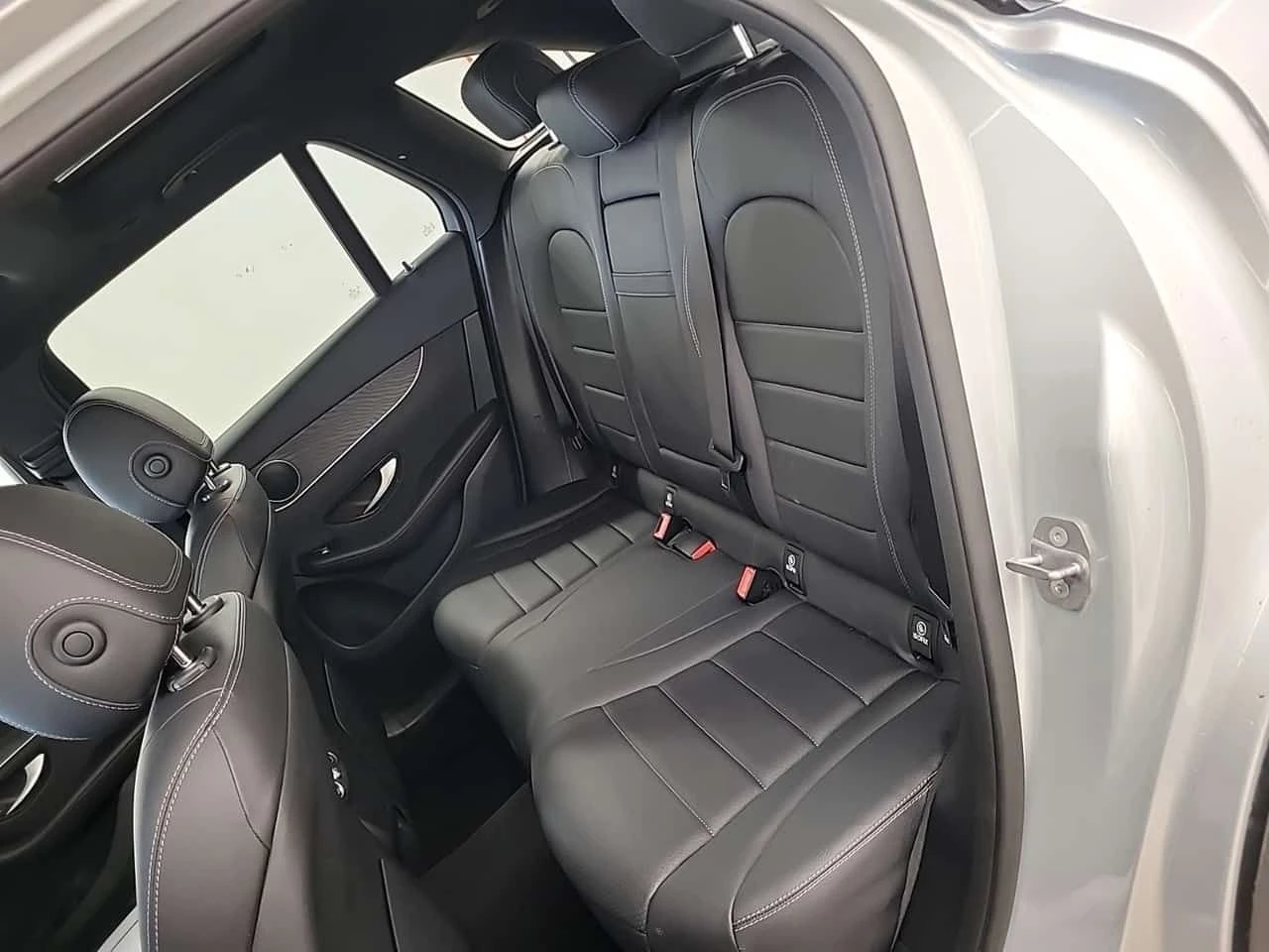 Mercedes-Benz GLC 300 4MATIC | PANO | KEYLESS | AMBIENT | ПОДГРЕВИ | , снимка 12 - Автомобили и джипове - 53759890