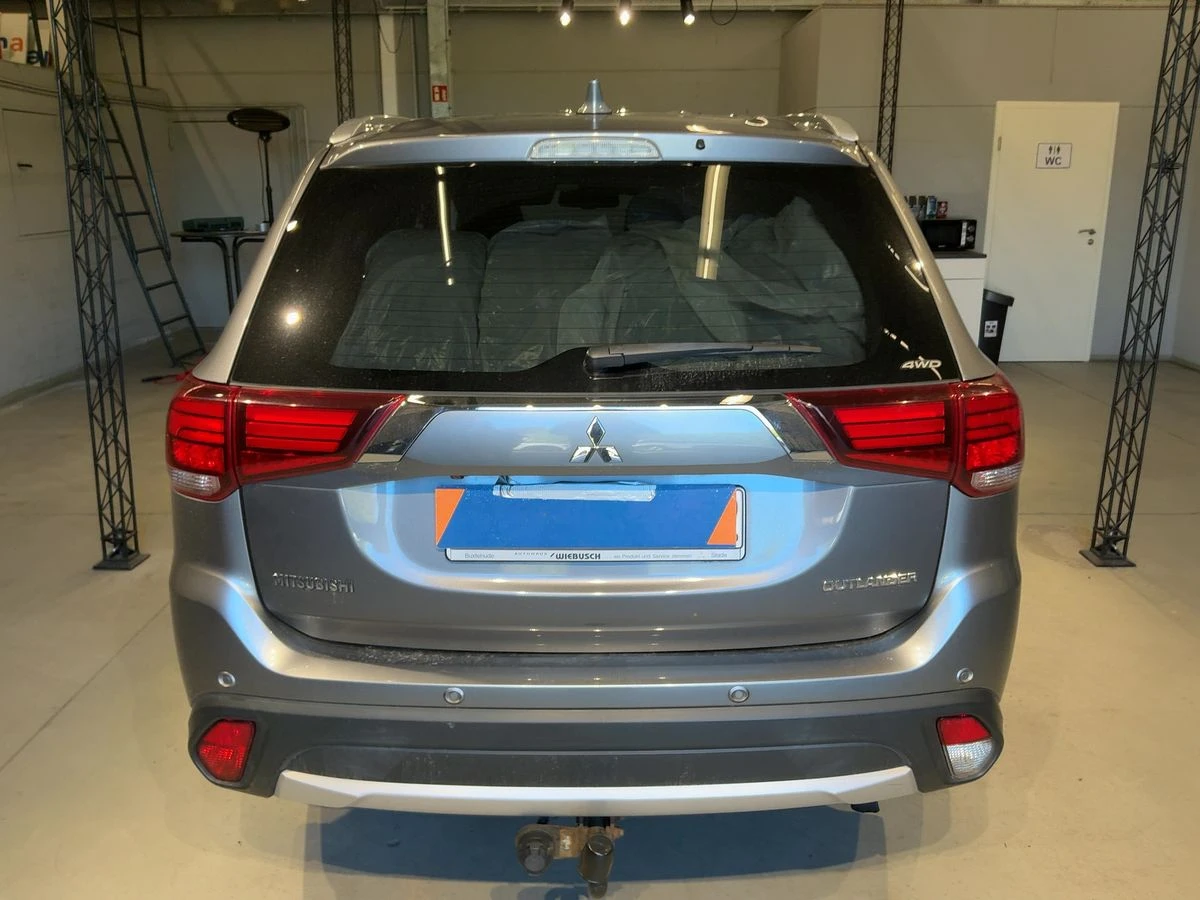 Mitsubishi Outlander 2.2DI-D 4WD AVTOMAT/KAMERA/NAVI EURO 6, снимка 4 - Автомобили и джипове - 54694589