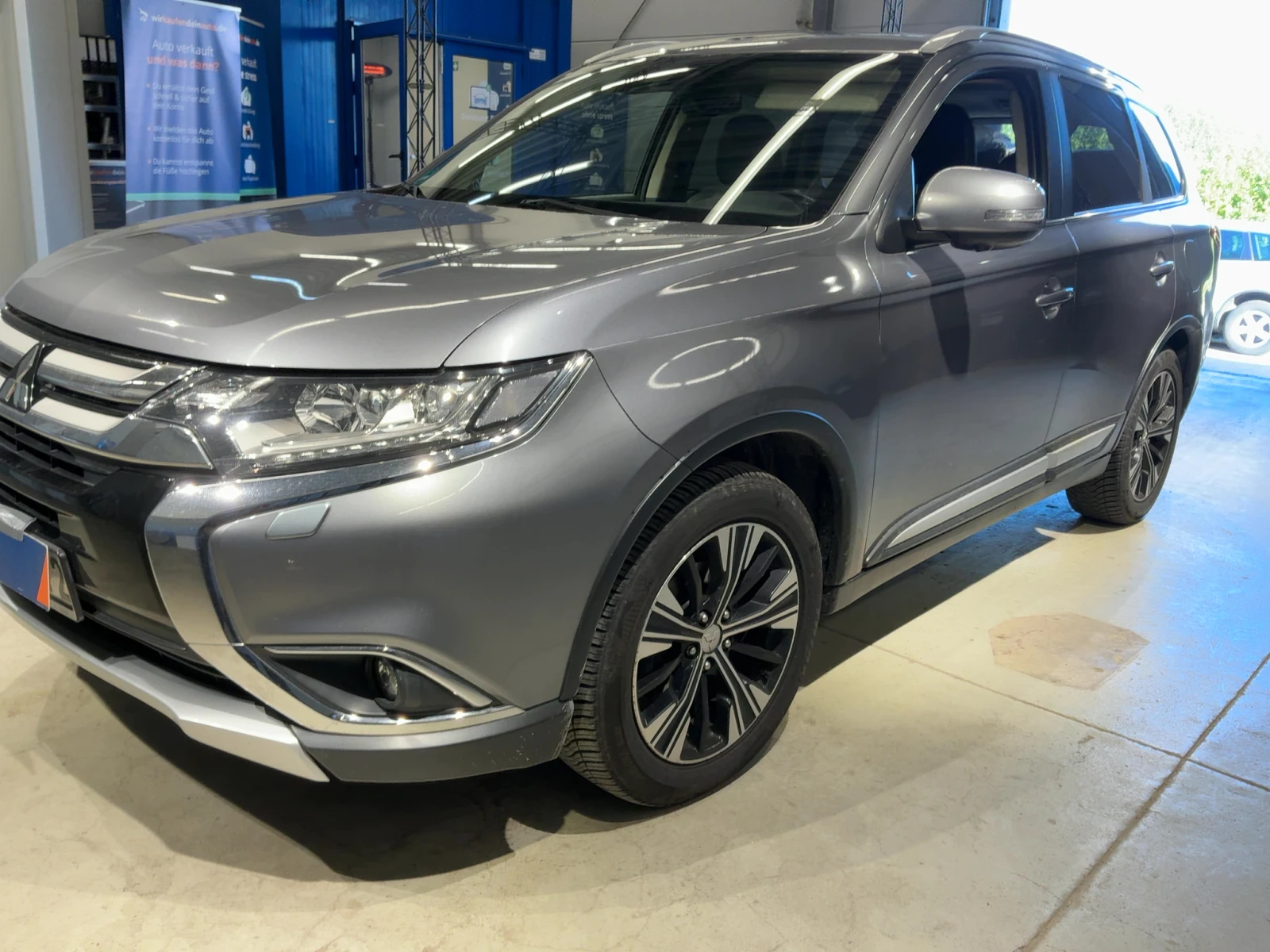 Mitsubishi Outlander 2.2DI-D 4WD AVTOMAT/KAMERA/NAVI EURO 6, снимка 2 - Автомобили и джипове - 54694589