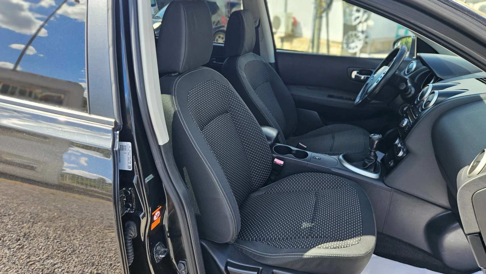 Nissan Qashqai 1.5 7 места, снимка 11 - Автомобили и джипове - 54711907