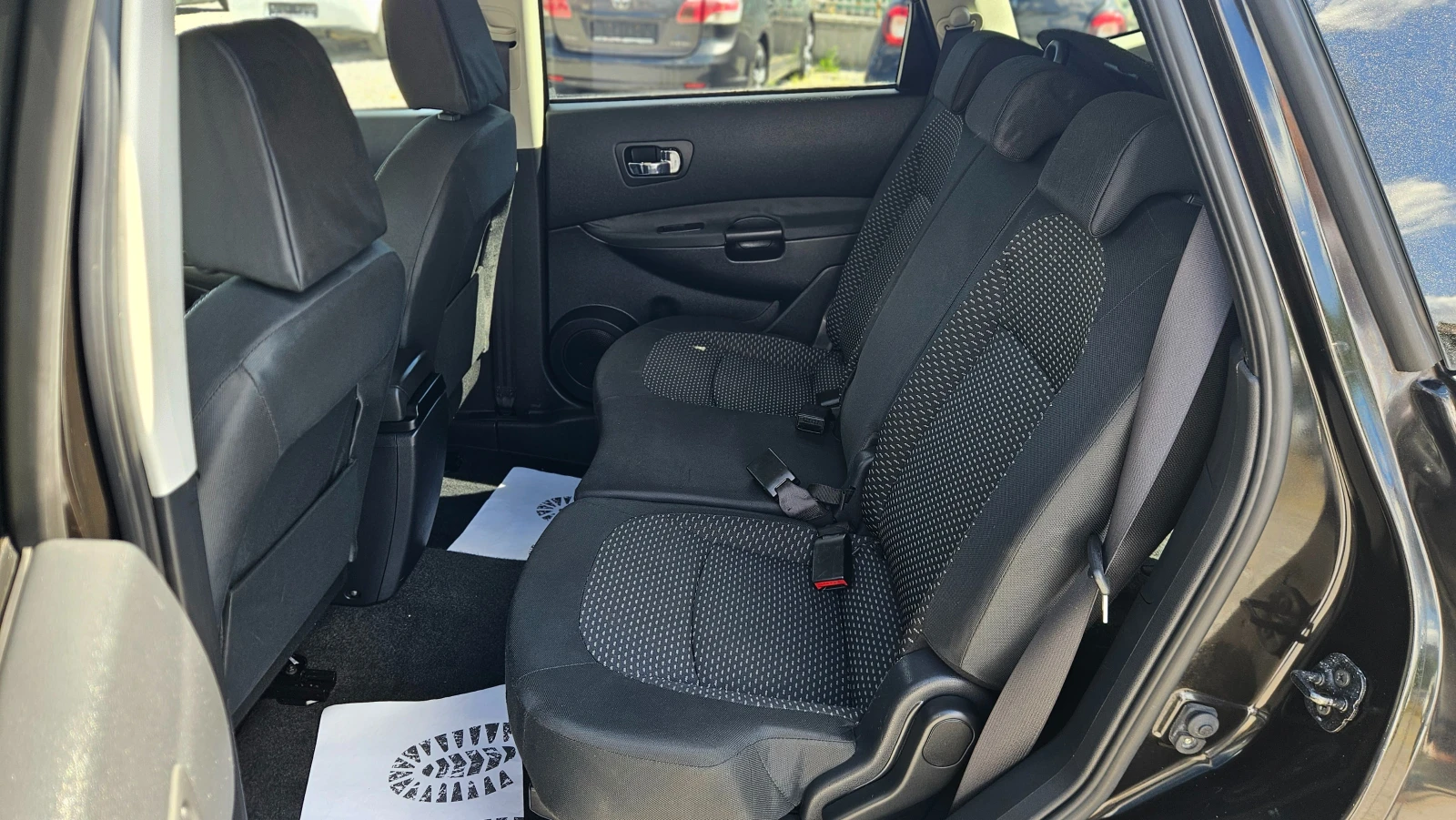 Nissan Qashqai 1.5 7 места, снимка 12 - Автомобили и джипове - 54711907