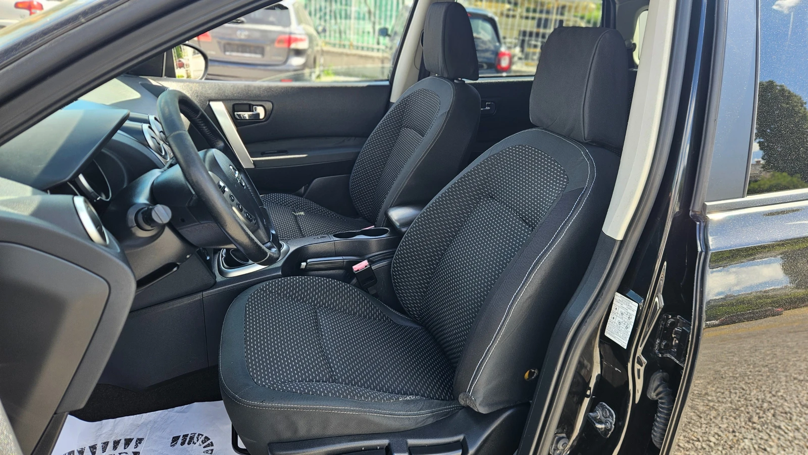 Nissan Qashqai 1.5 7 места, снимка 10 - Автомобили и джипове - 54711907