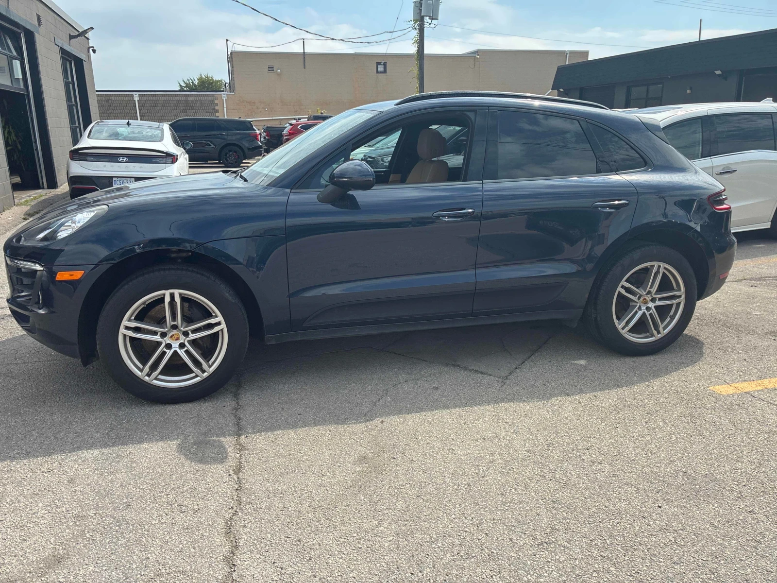 Porsche Macan * AWD * CARFAX * ОПЦИЯ ЗА ФИНАНСИРАНЕ, снимка 2 - Автомобили и джипове - 56114179