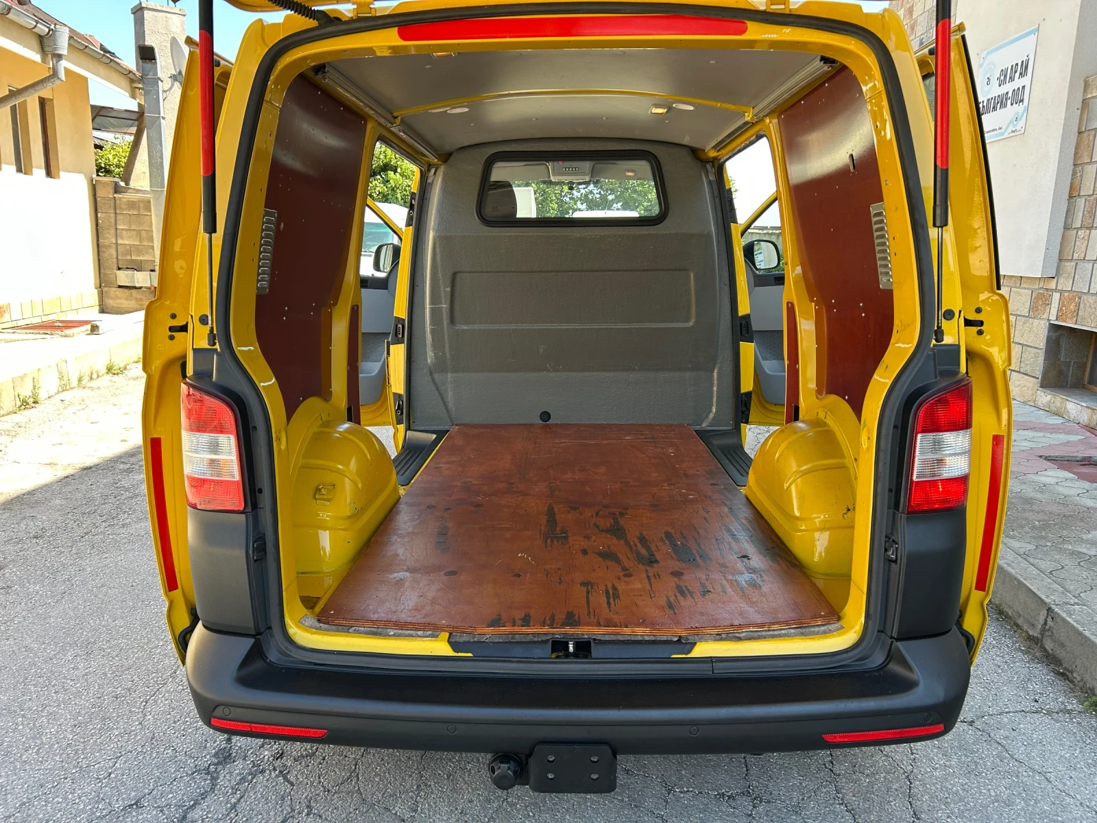 VW Transporter 2.0TDI * ДВЕ СТР. ВРАТИ* , снимка 14 - Бусове и автобуси - 55617561