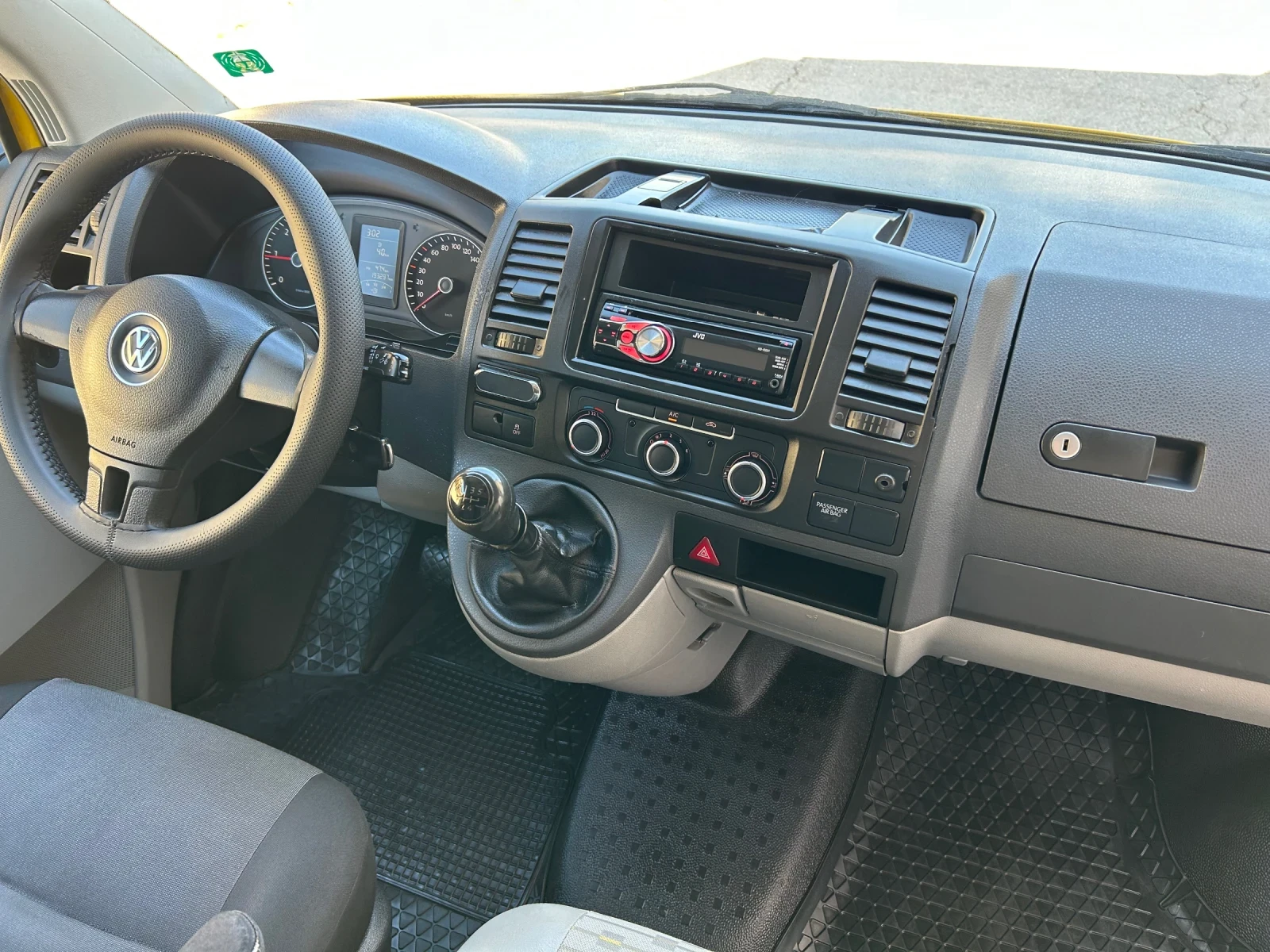VW Transporter 2.0TDI * ДВЕ СТР. ВРАТИ* , снимка 10 - Бусове и автобуси - 55617561