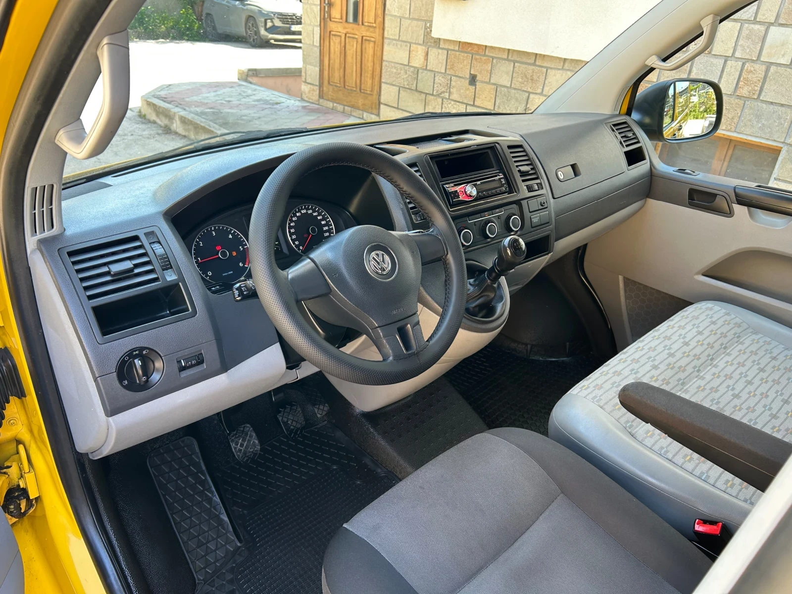 VW Transporter 2.0TDI * ДВЕ СТР. ВРАТИ* , снимка 15 - Бусове и автобуси - 55617561