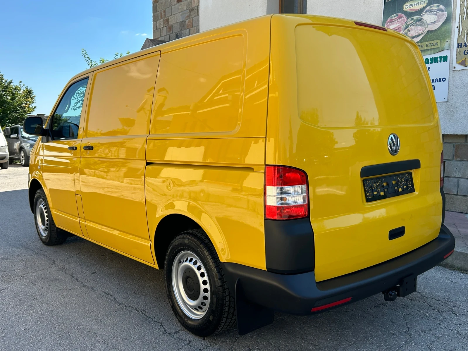 VW Transporter 2.0TDI * ДВЕ СТР. ВРАТИ* , снимка 6 - Бусове и автобуси - 55617561