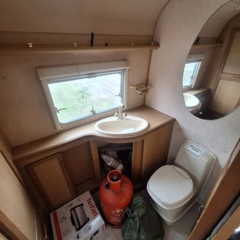 Каравана Swift Chalenger, снимка 11 - Каравани и кемпери - 53116954