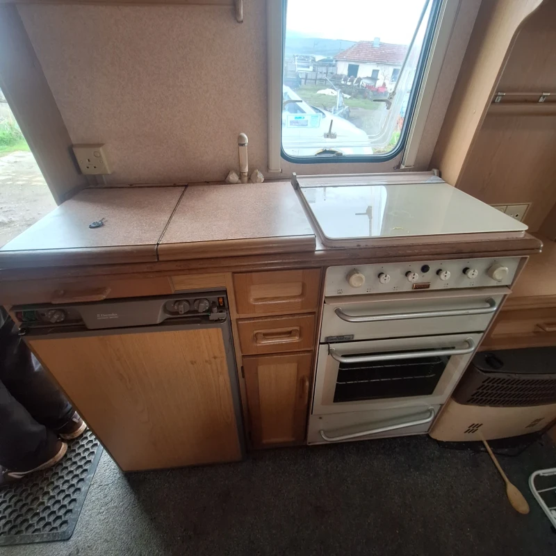 Каравана Swift Chalenger, снимка 14 - Каравани и кемпери - 53116954