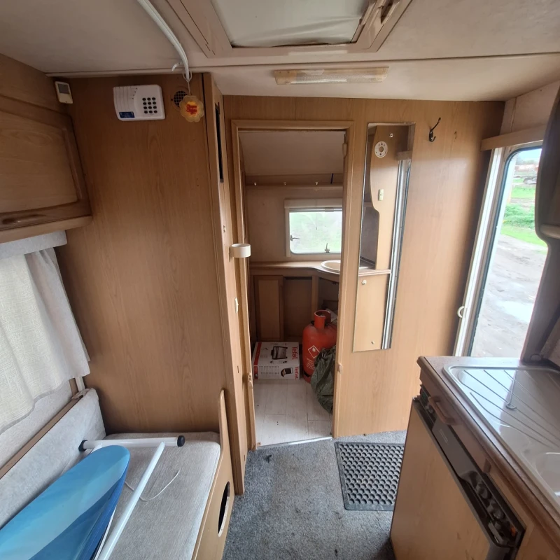 Каравана Swift Chalenger, снимка 10 - Каравани и кемпери - 53116954