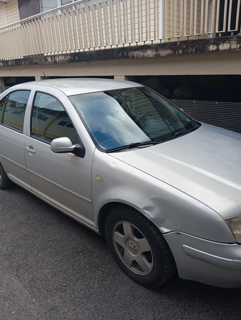 VW Bora 1.6, снимка 4 - Автомобили и джипове - 48334484