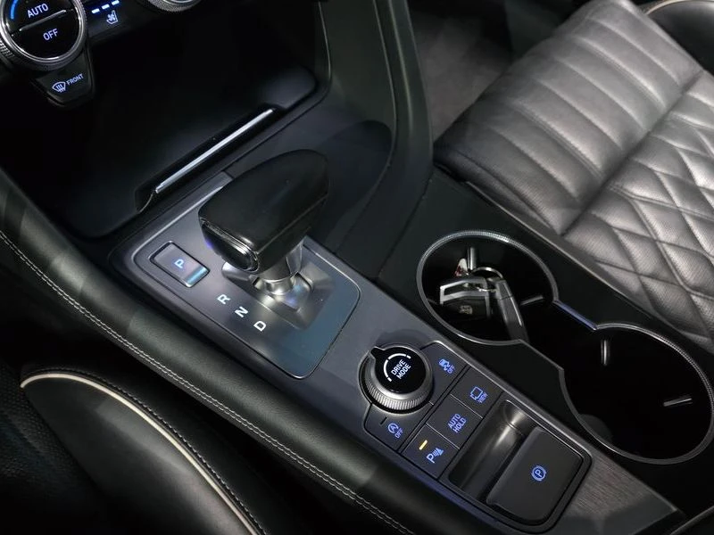 Genesis G70 2.0 Automatic, снимка 12 - Автомобили и джипове - 55598175