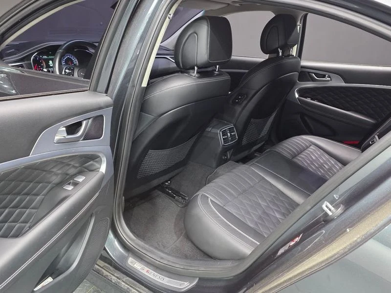 Genesis G70 2.0 Automatic, снимка 16 - Автомобили и джипове - 55598175