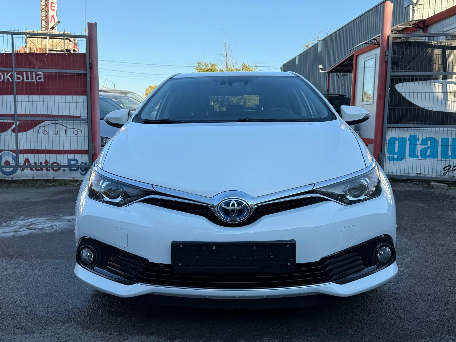 Toyota Auris Facelift 1.8i (100 кс) Hybrid e-CVT-automatic EU6 - изображение 2