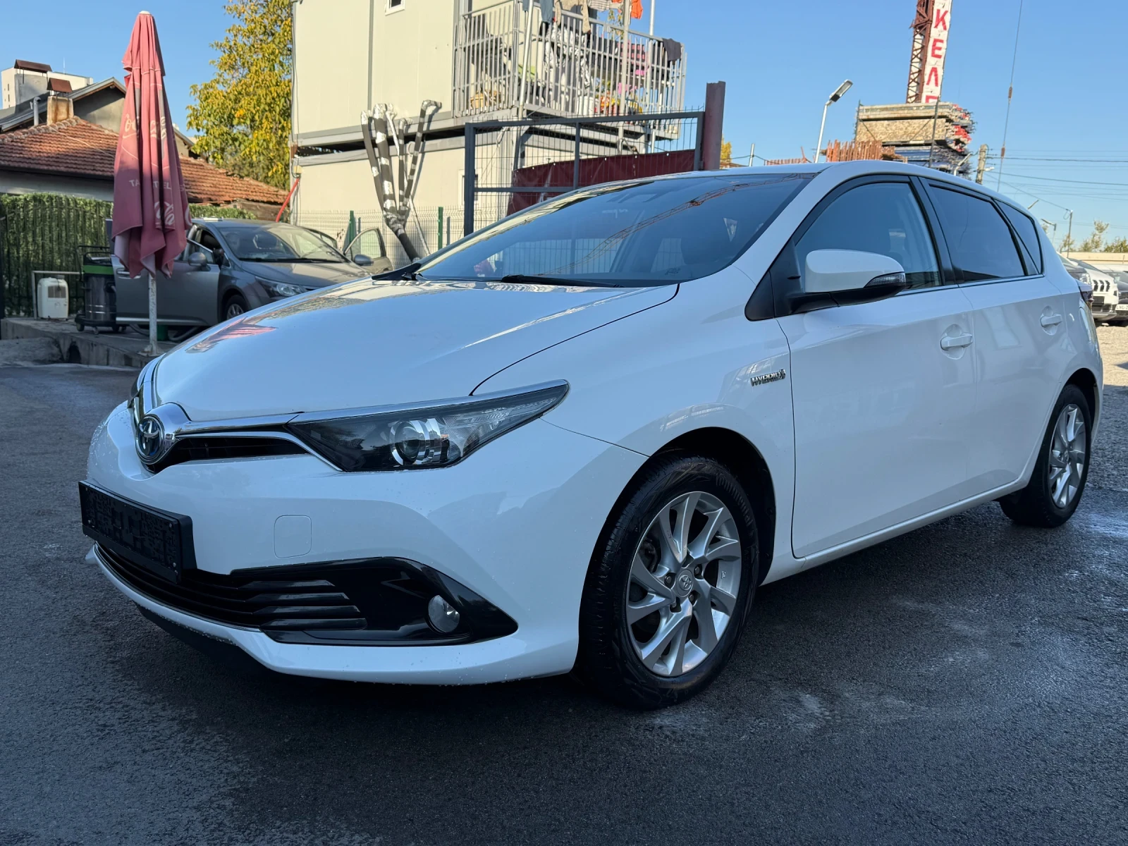 Toyota Auris Facelift 1.8i (100 кс) Hybrid e-CVT-automatic EU6 - изображение 3