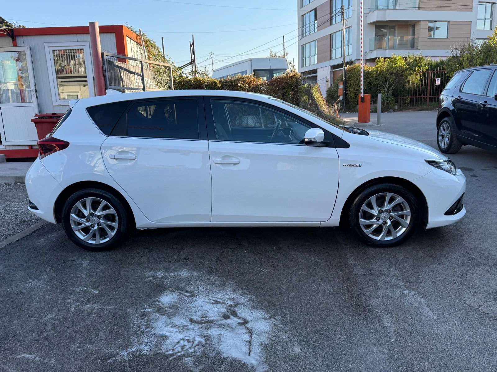 Toyota Auris Facelift 1.8i (100 кс) Hybrid e-CVT-automatic EU6 - изображение 5