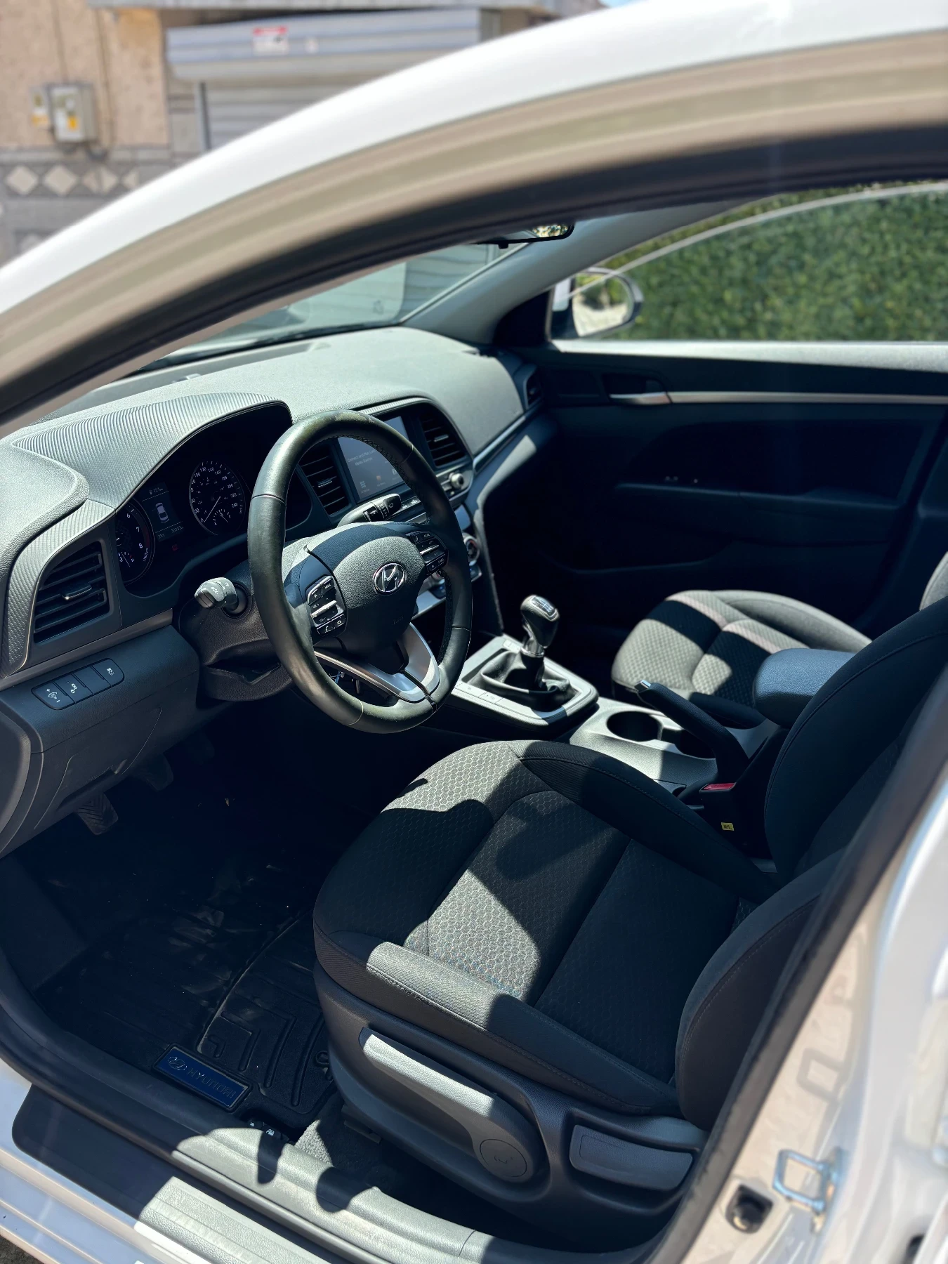 Hyundai Elantra 2.0 - изображение 7