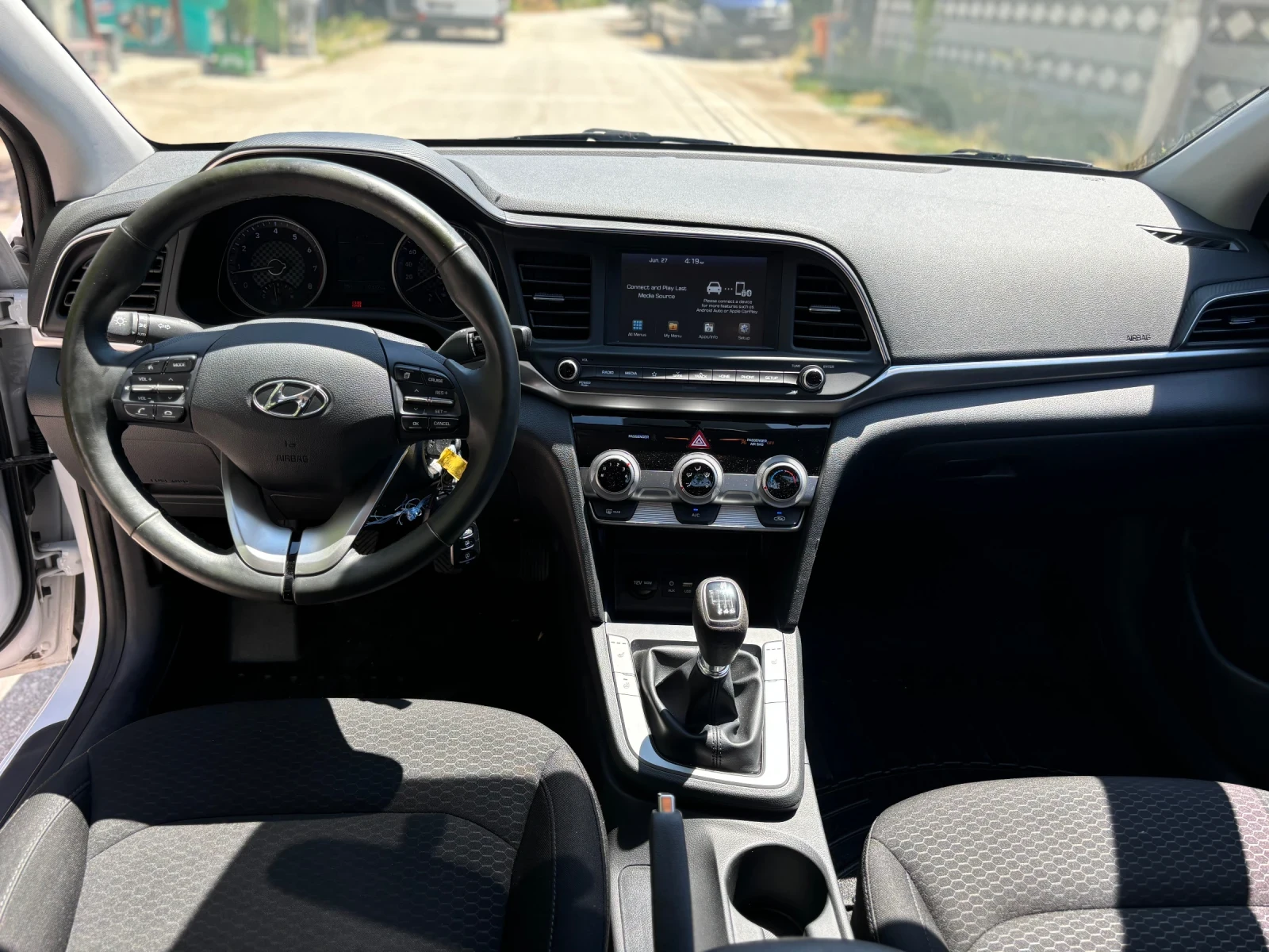 Hyundai Elantra 2.0 - изображение 9