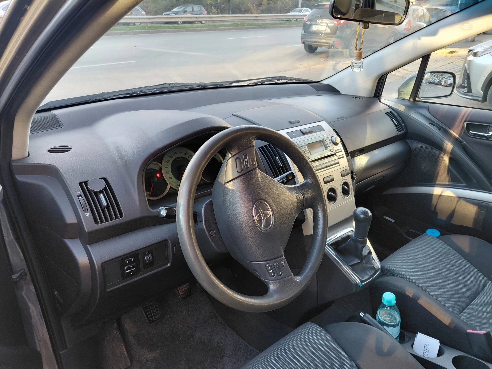 Toyota Corolla verso  - изображение 7