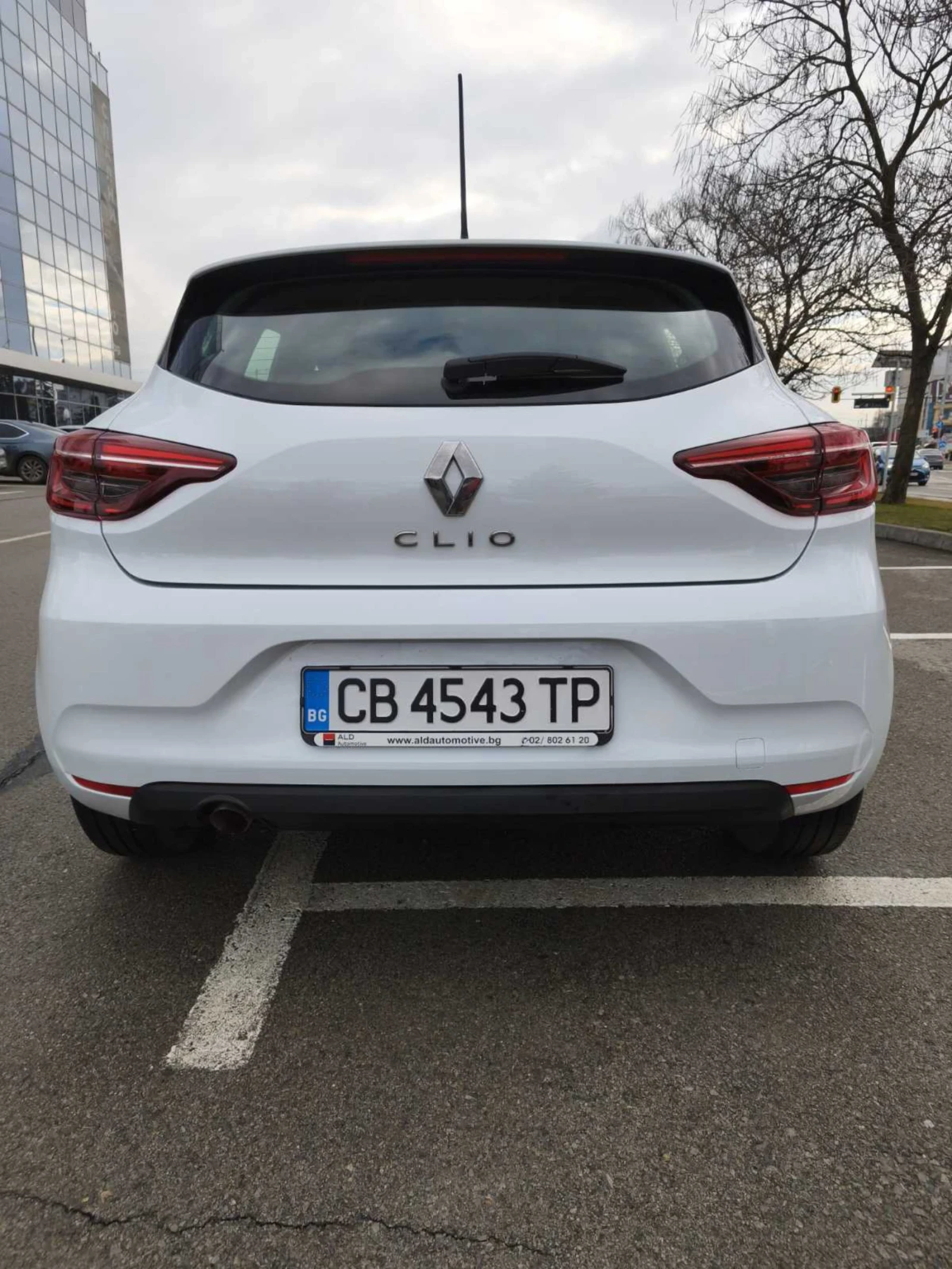 Renault Clio 1.0 TCE / Заводско LPG/ 77000 км гаранция до 09.27 - изображение 4