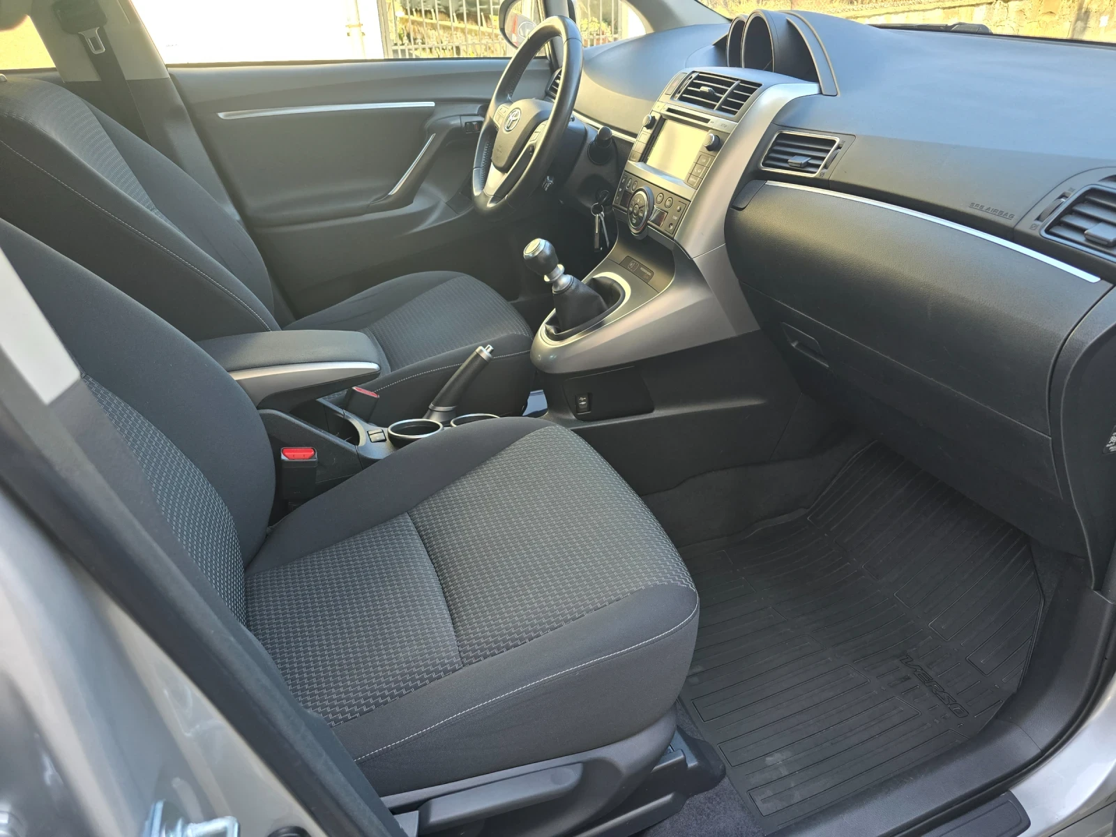 Toyota Verso 1.8i ШВЕЙЦАРИЯ , снимка 13 - Автомобили и джипове - 53865304