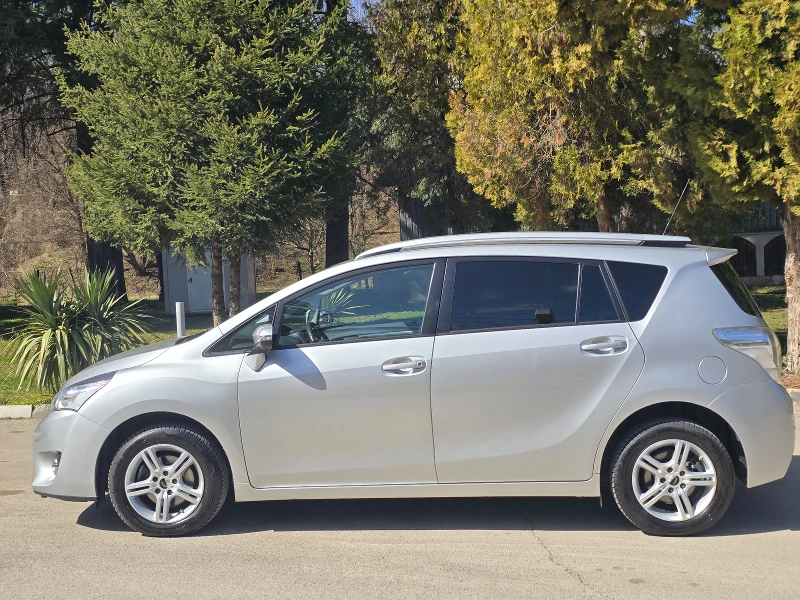 Toyota Verso 1.8i ШВЕЙЦАРИЯ , снимка 8 - Автомобили и джипове - 53865304