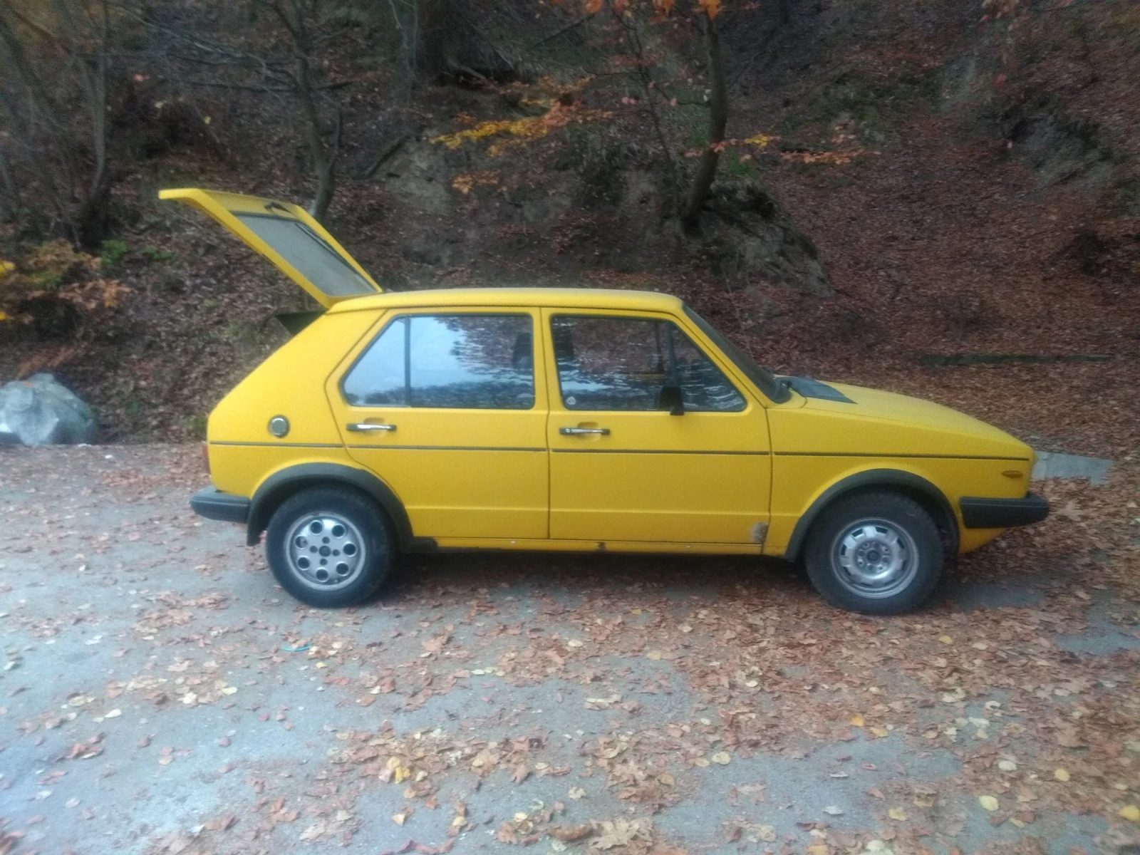 VW Golf 1, снимка 2 - Автомобили и джипове - 54147144