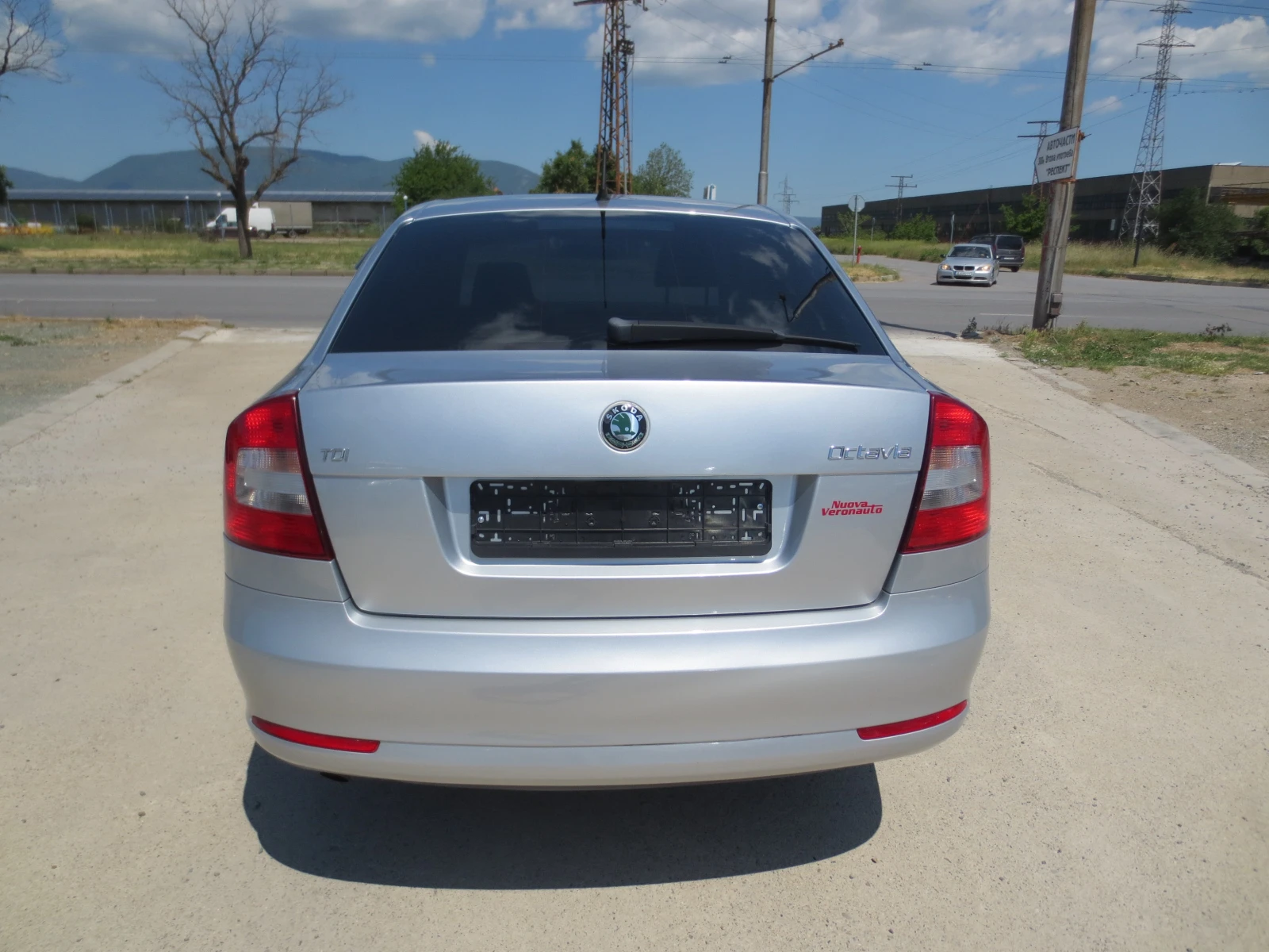 Skoda Octavia 1.6 TDI, снимка 6 - Автомобили и джипове - 54680011