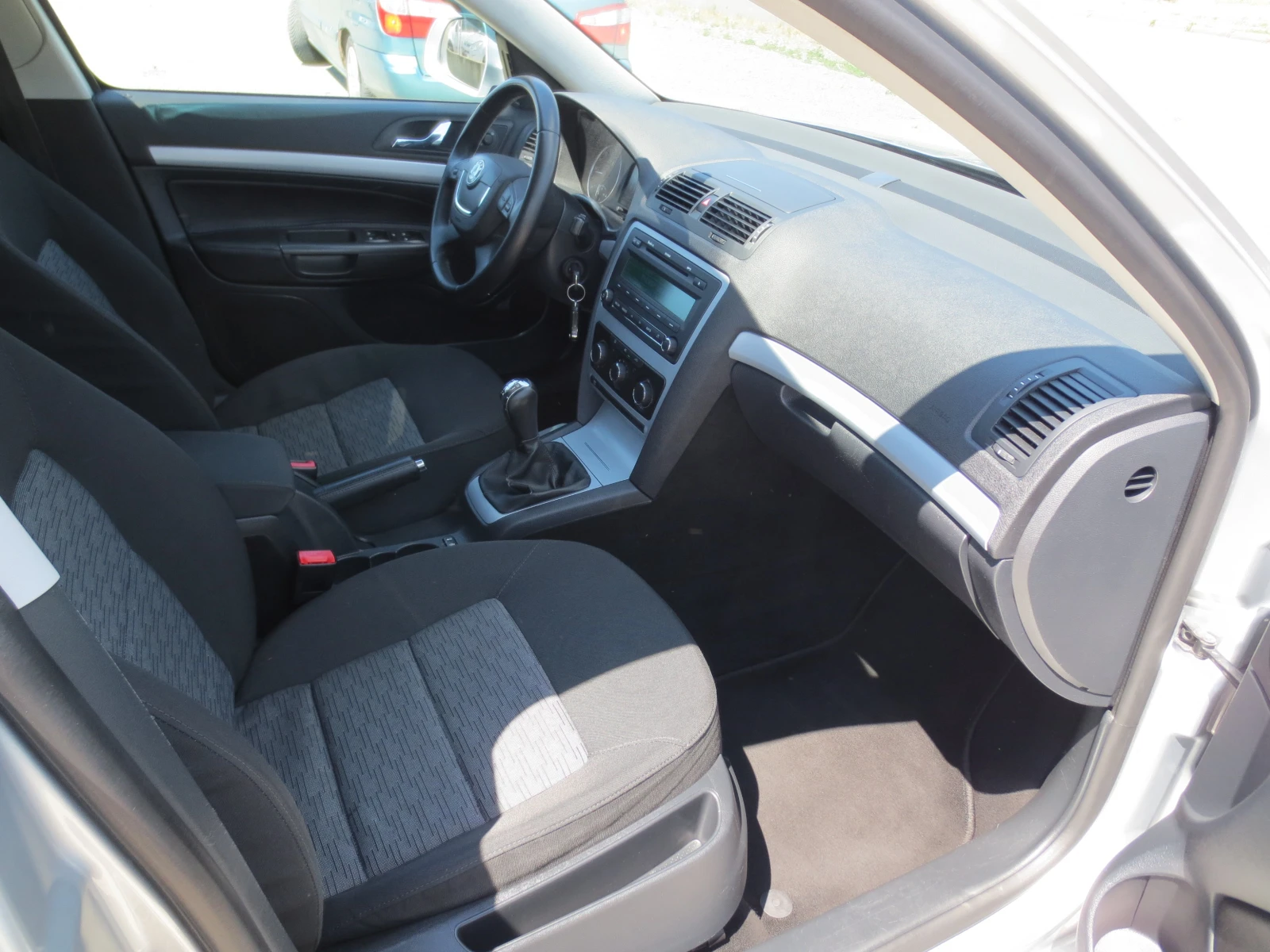 Skoda Octavia 1.6 TDI, снимка 13 - Автомобили и джипове - 54680011