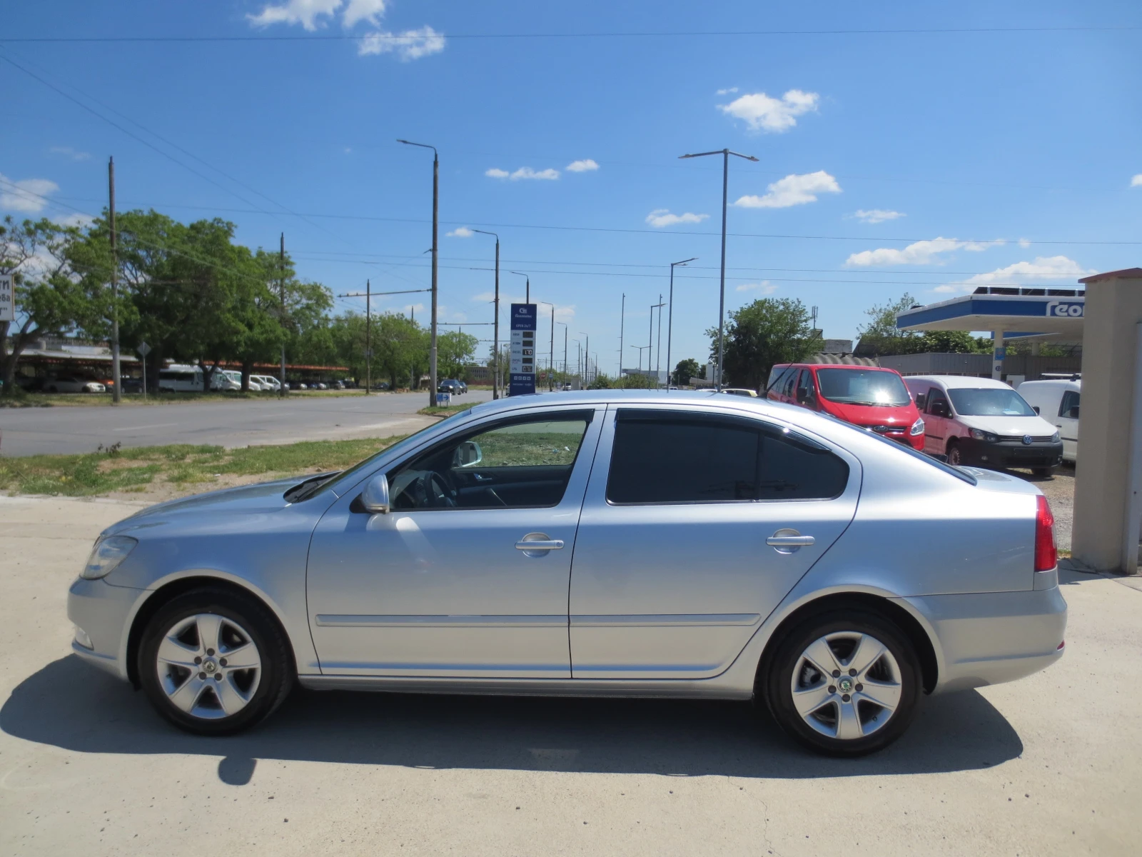 Skoda Octavia 1.6 TDI, снимка 8 - Автомобили и джипове - 54680011