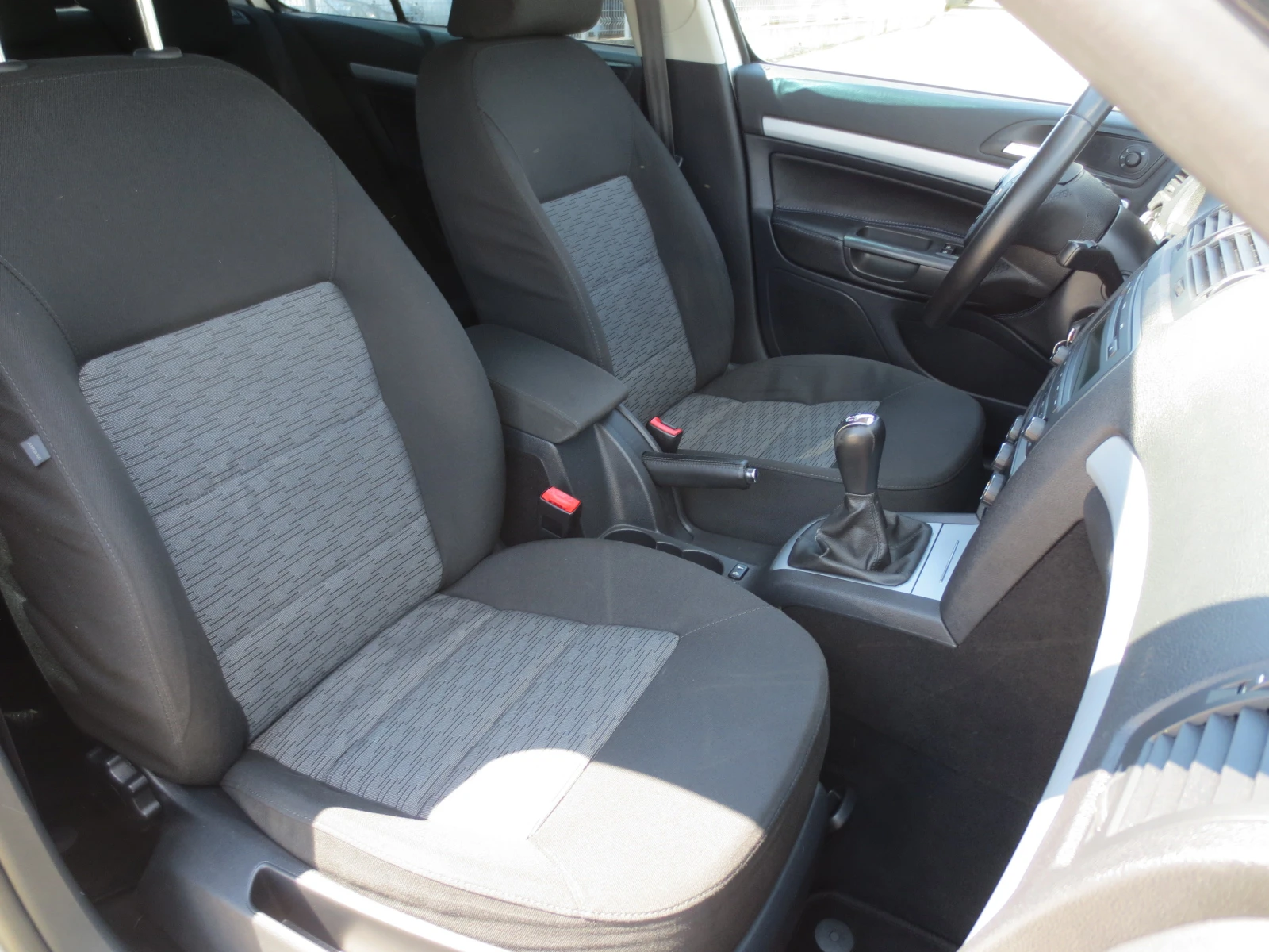 Skoda Octavia 1.6 TDI, снимка 14 - Автомобили и джипове - 54680011