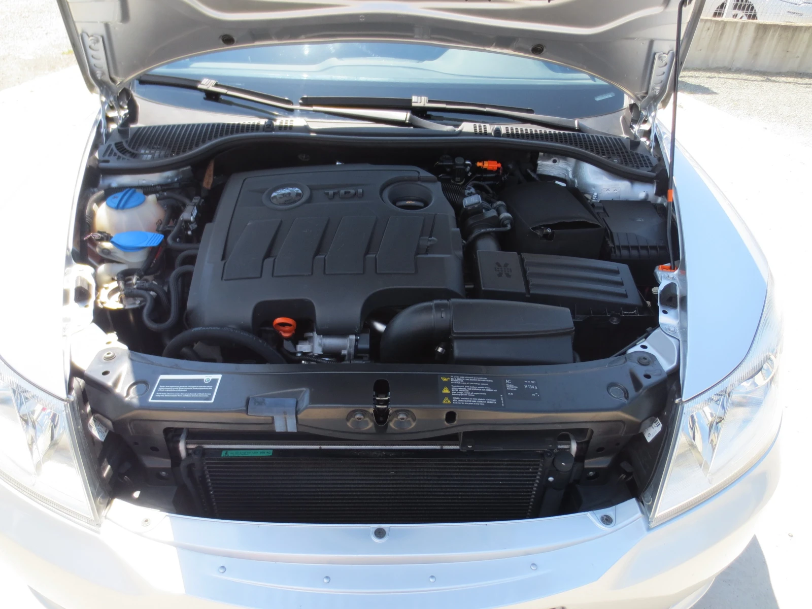 Skoda Octavia 1.6 TDI, снимка 16 - Автомобили и джипове - 54680011