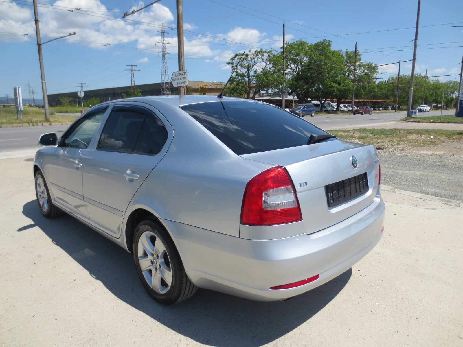 Skoda Octavia 1.6 TDI, снимка 7 - Автомобили и джипове - 54680011