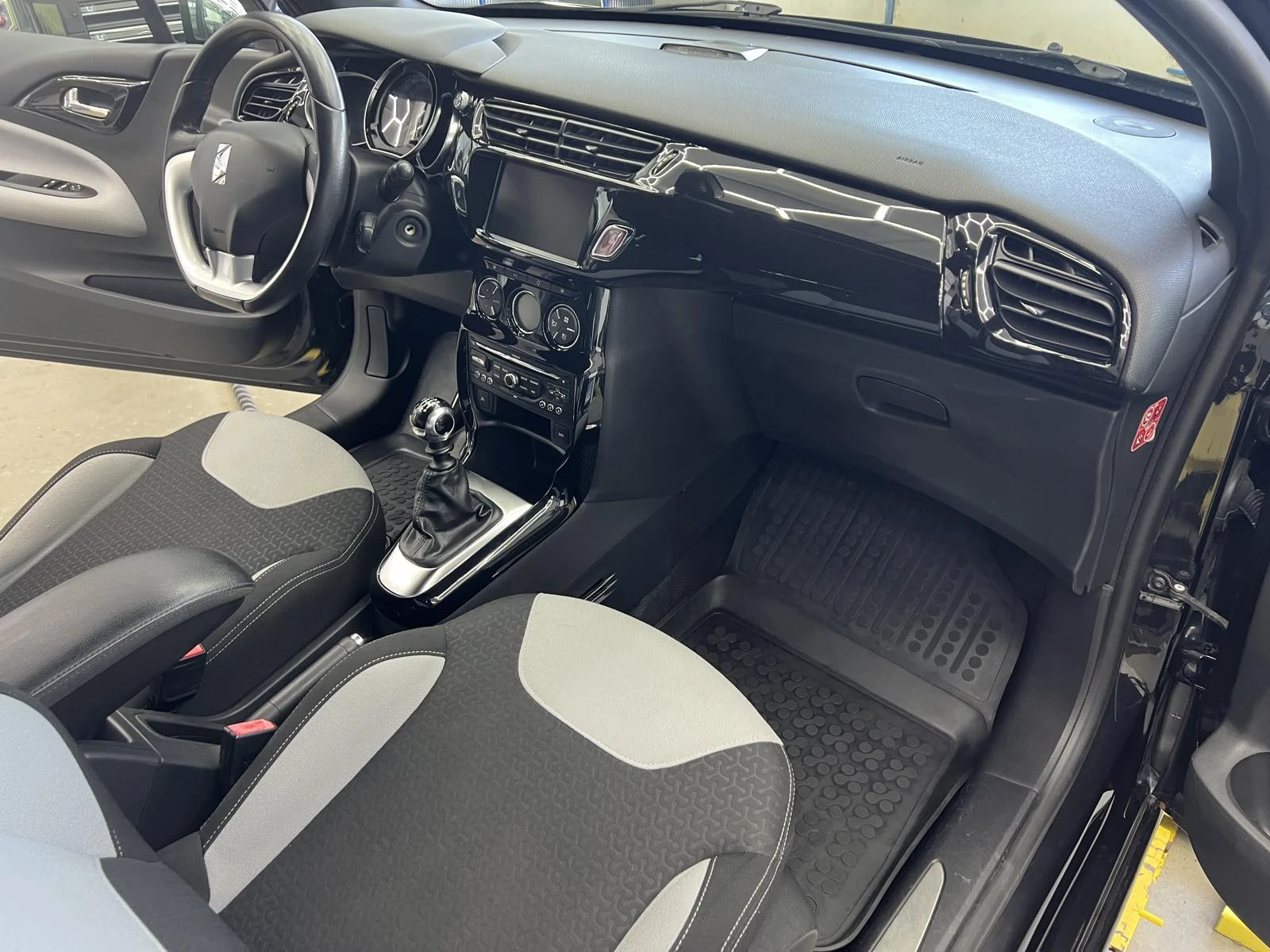 Citroen DS3 1.6 THP, снимка 12 - Автомобили и джипове - 54743992