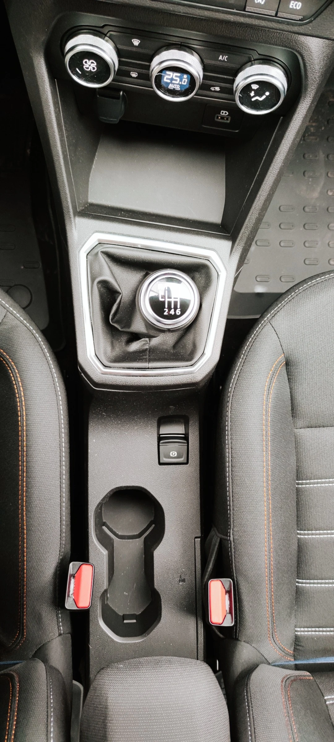 Dacia Sandero 1.0 TCe / LPG, снимка 9 - Автомобили и джипове - 55033814