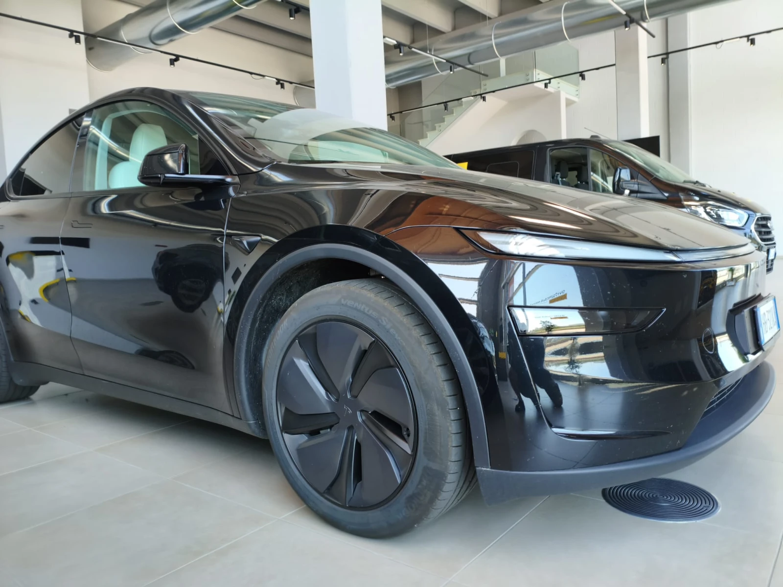 Tesla Model Y Juniper Long Range Dual AWD 03/2026, снимка 2 - Автомобили и джипове - 55652969